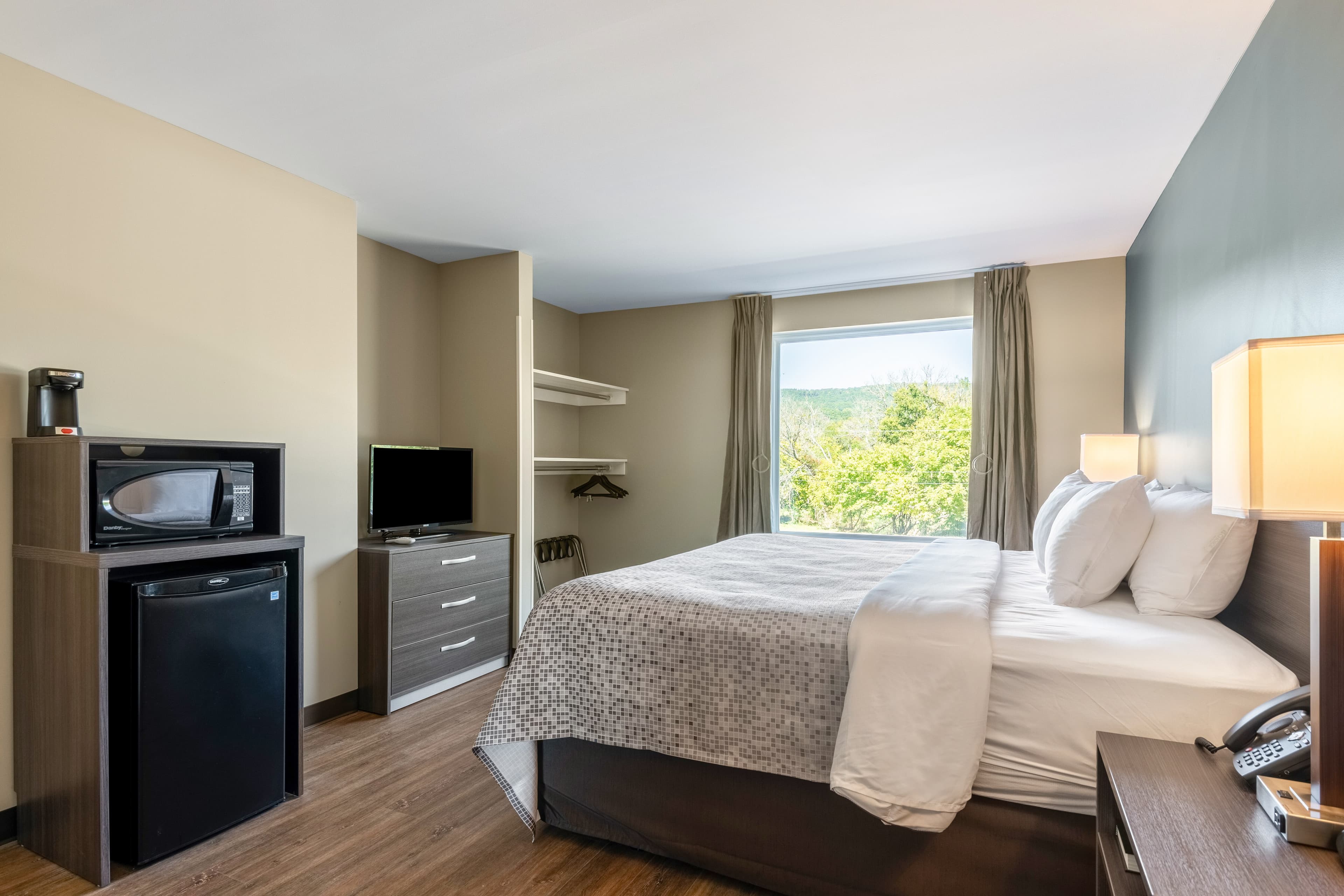 Econo Lodge Dayton North — 6