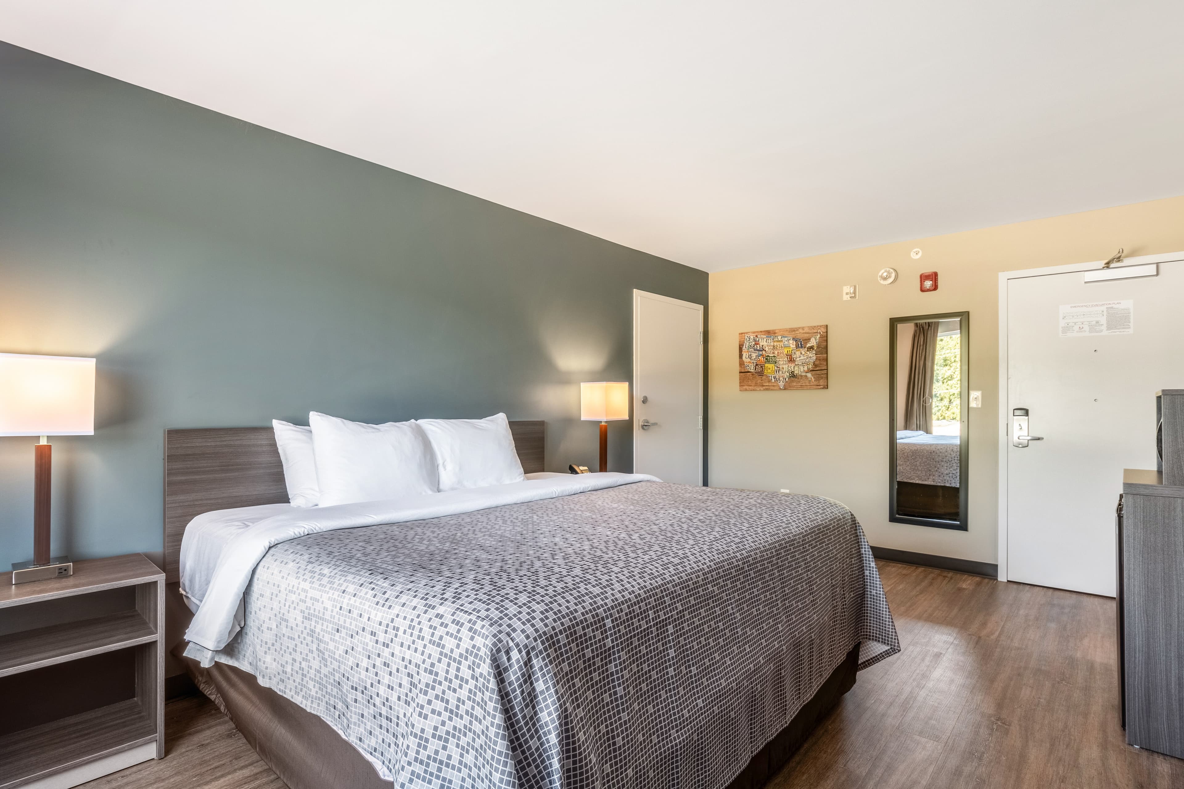Econo Lodge Dayton North — 7