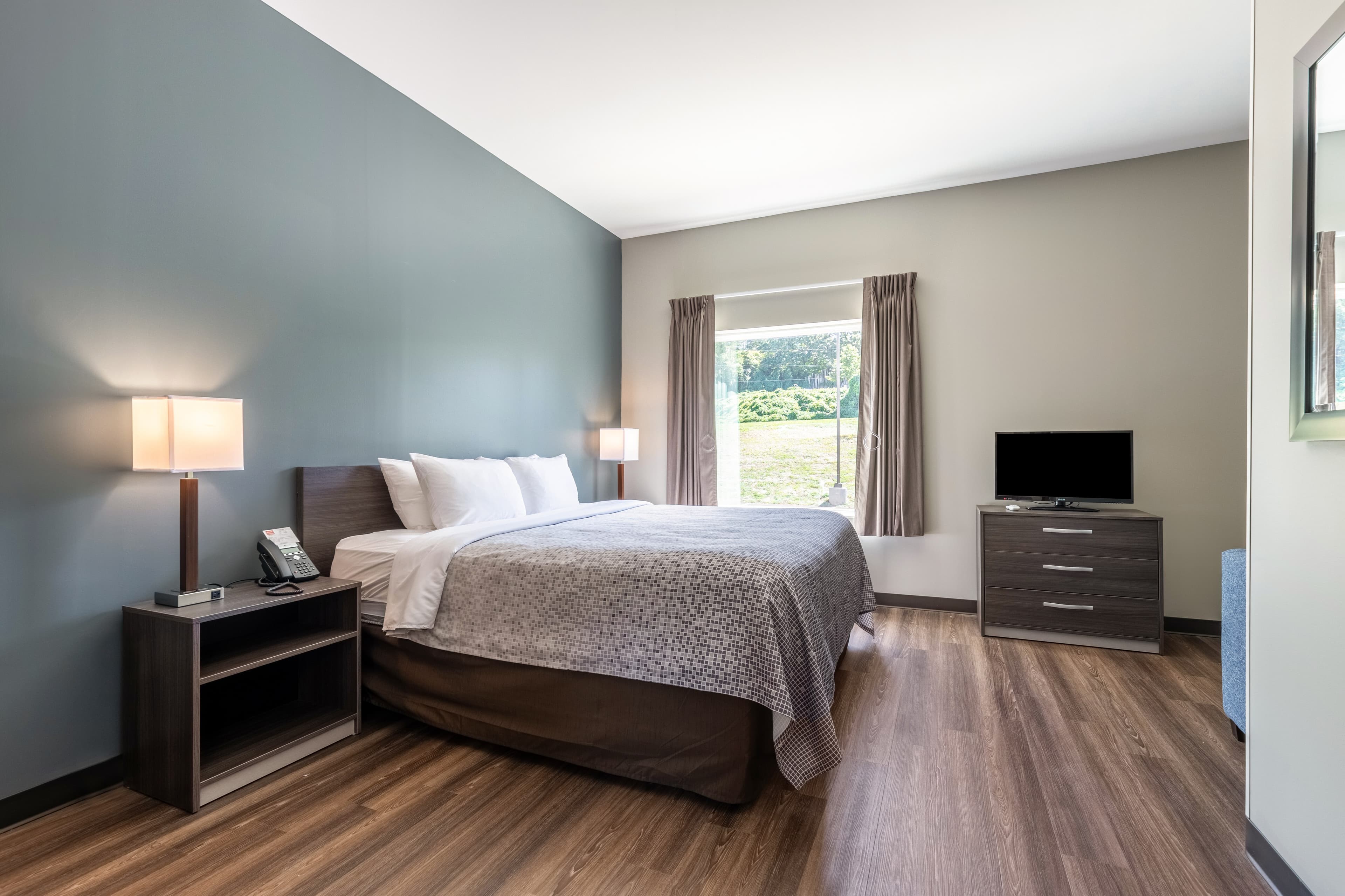 Econo Lodge Dayton North — 11