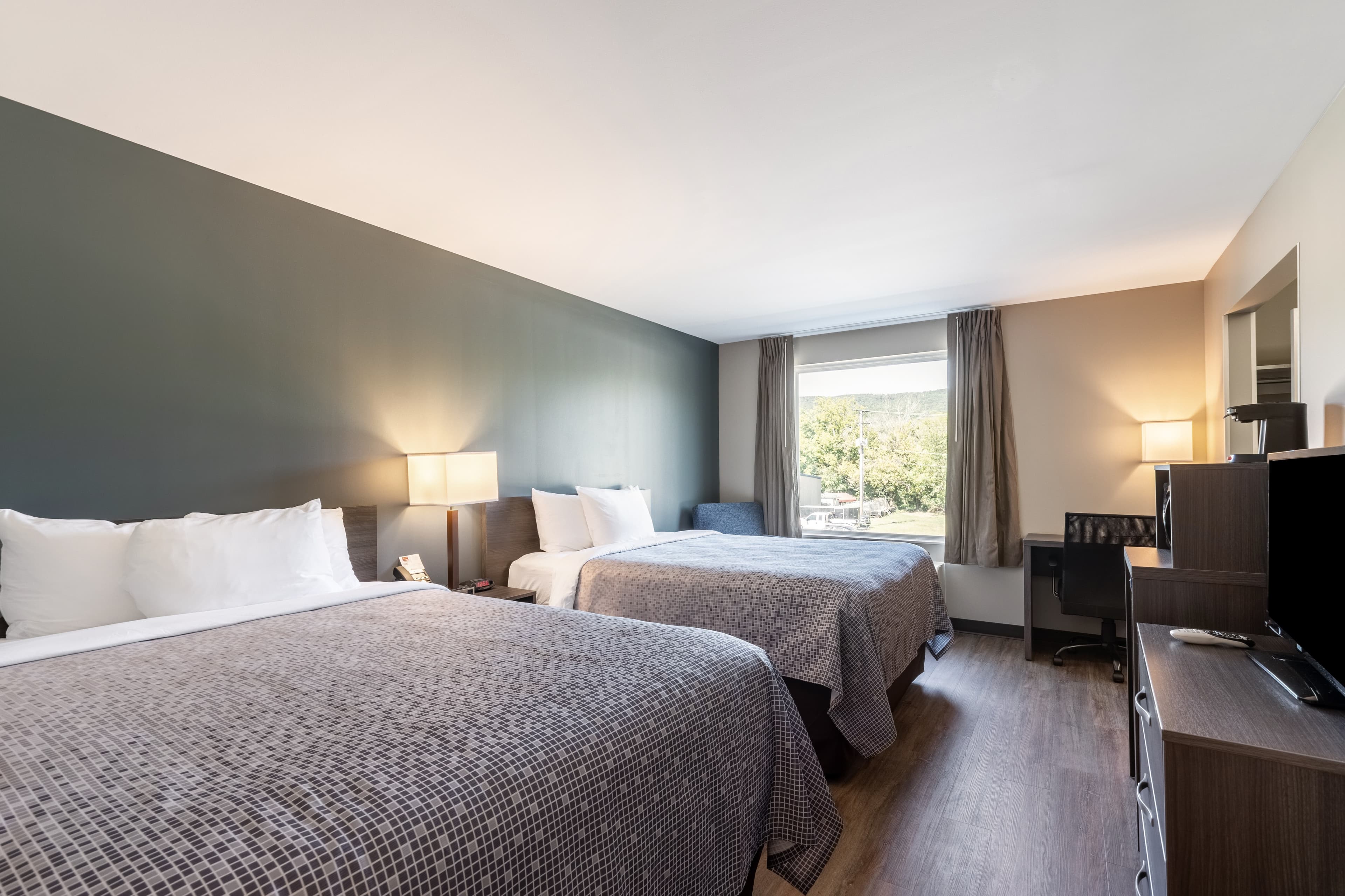Econo Lodge Dayton North — 23