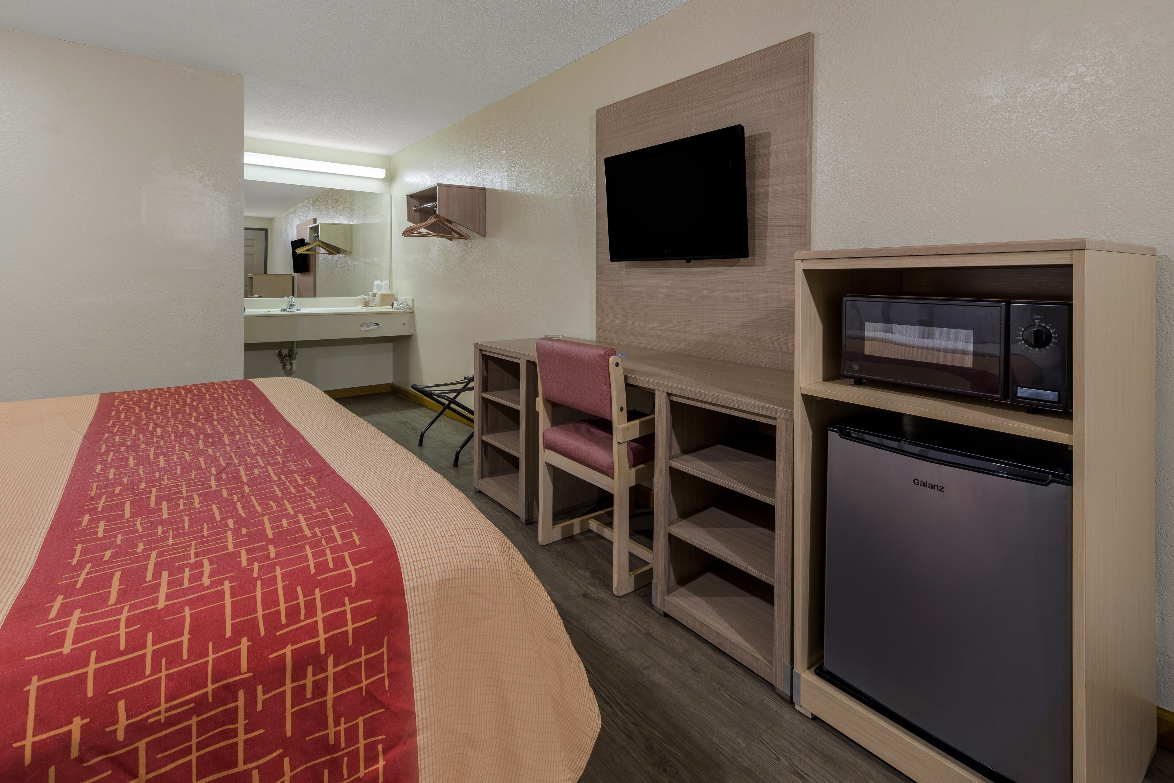 Rodeway Inn Ardmore I-65 — 9