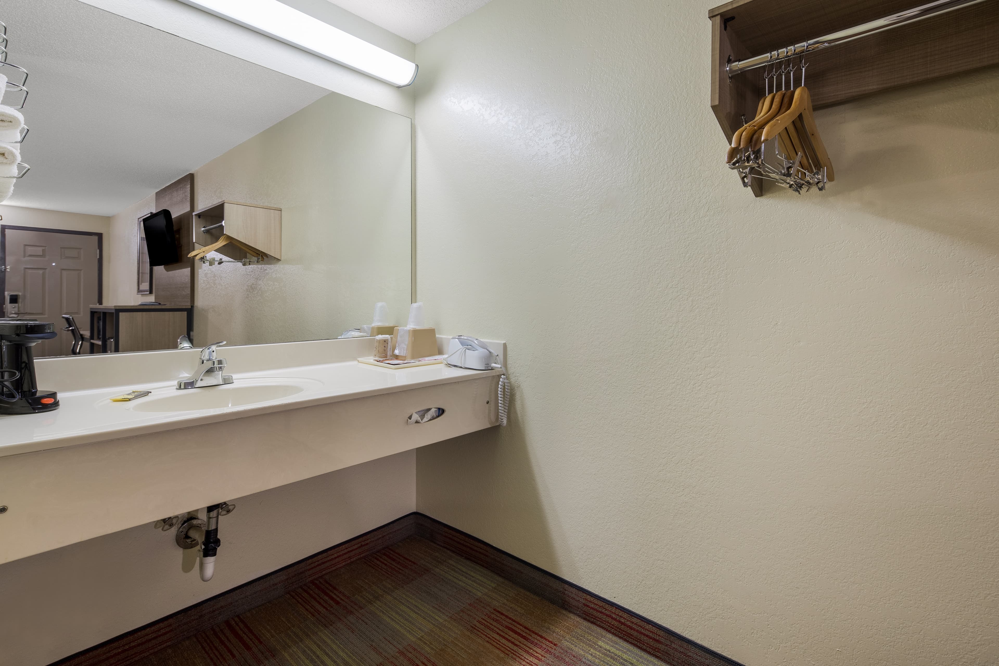Rodeway Inn Ardmore I-65 — 23