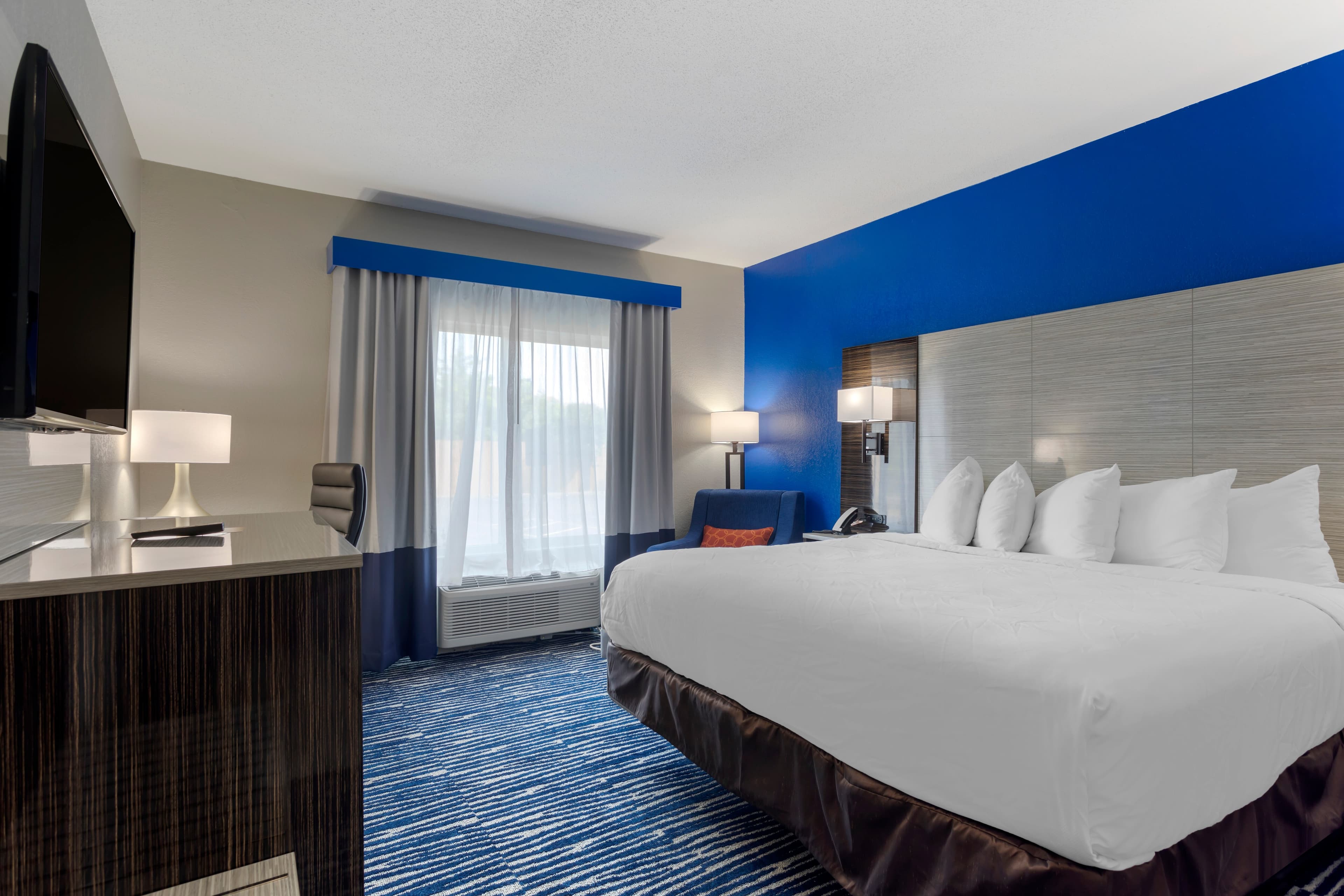 Comfort Inn & Suites Memphis East - Image 2