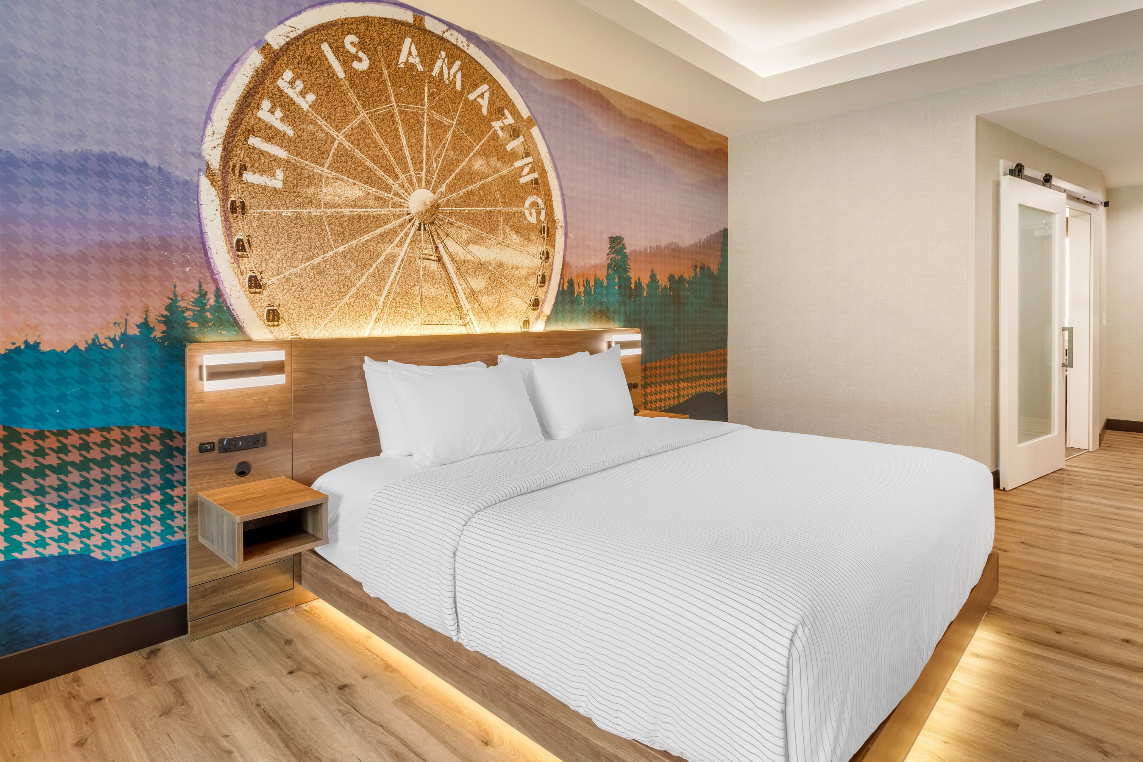 Cambria Hotel Pigeon Forge - Image 2