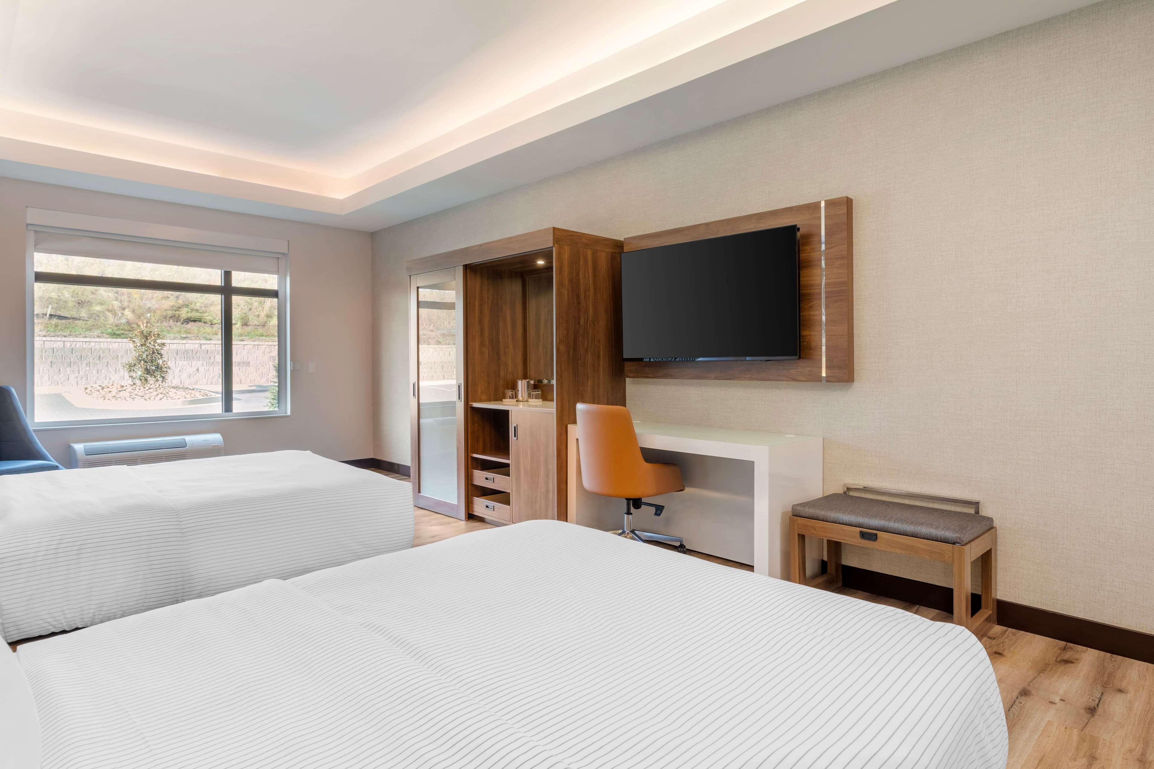 Cambria Hotel Pigeon Forge — 23