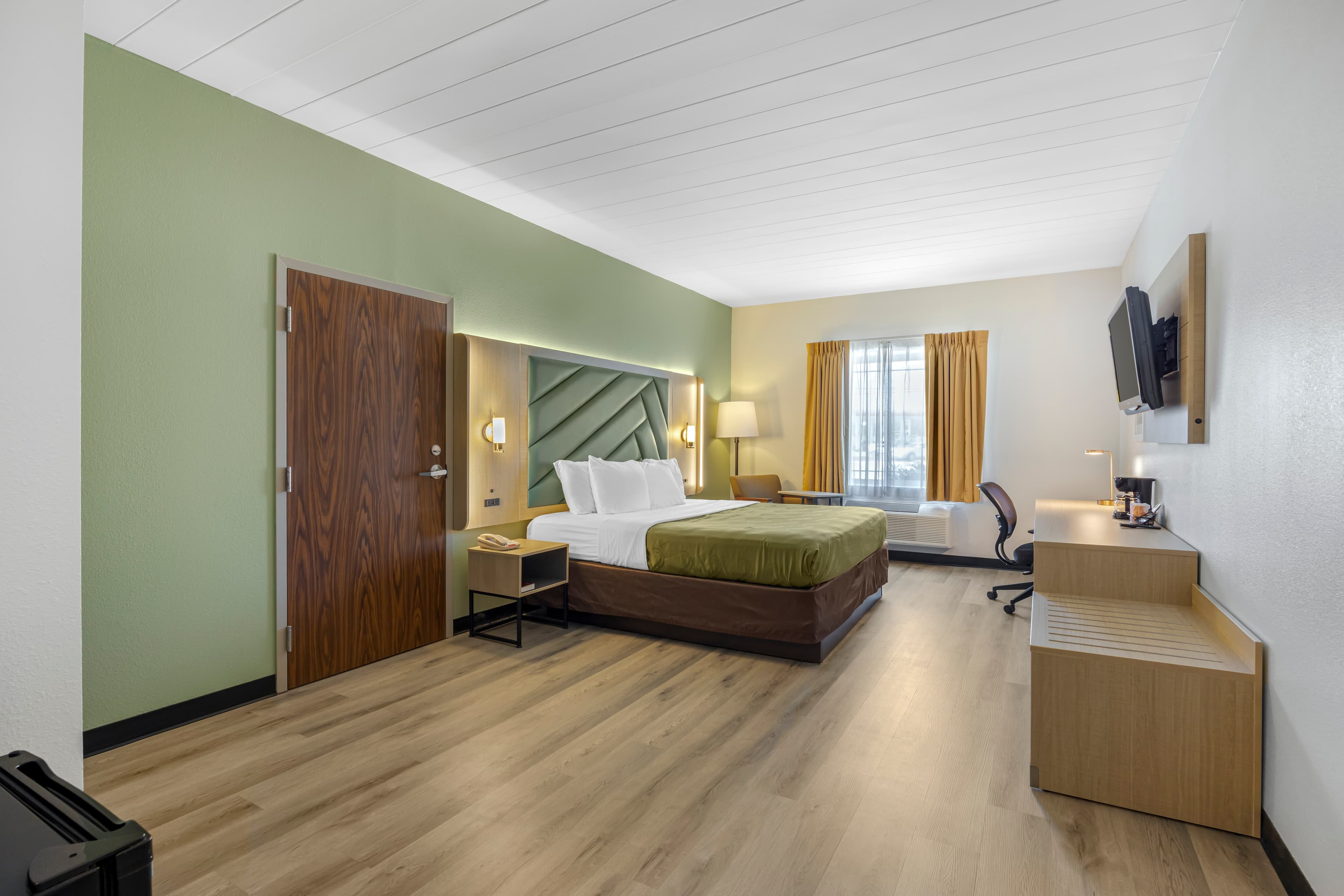 Quality Inn & Suites Monterey I-40 - Image 2