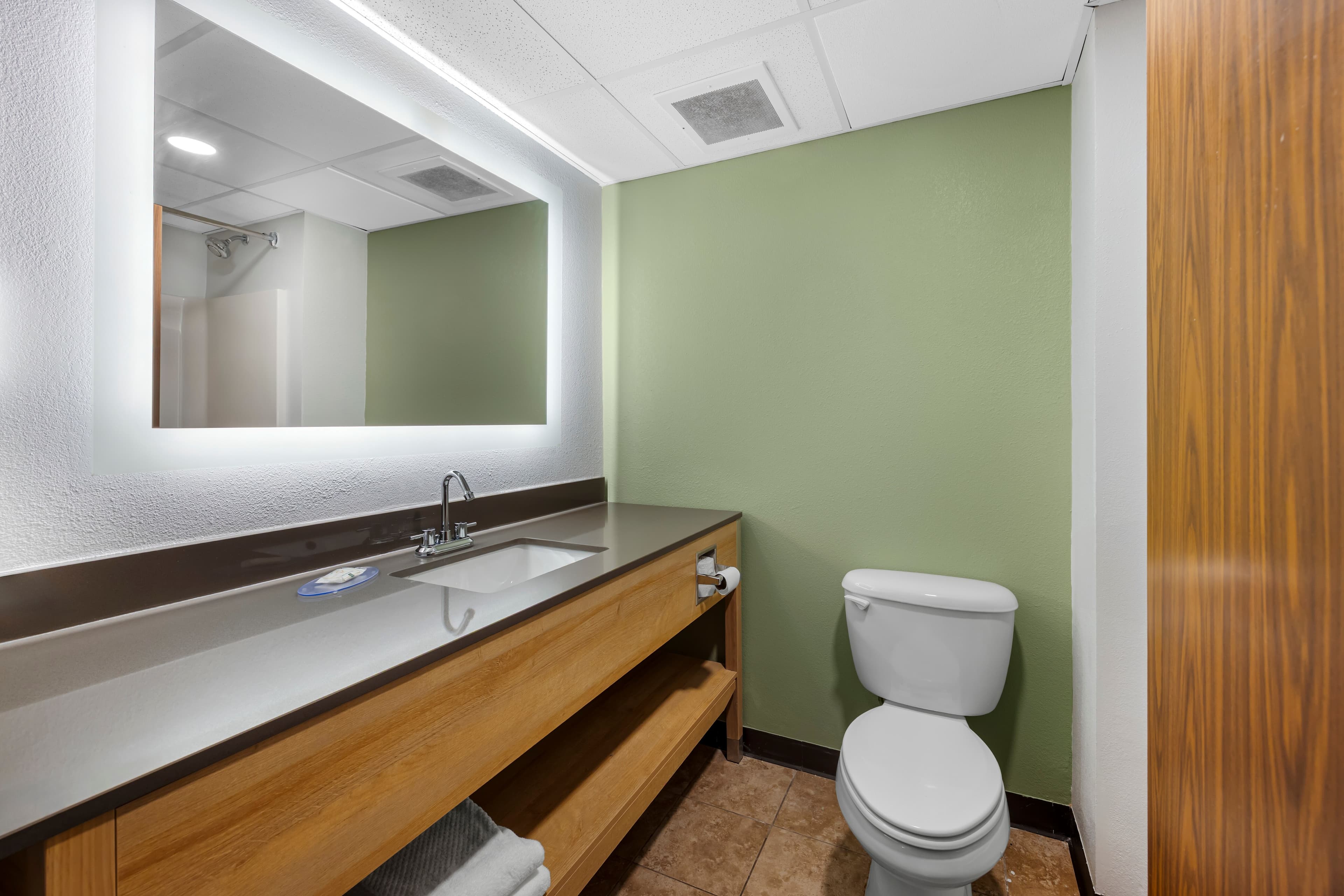 Quality Inn & Suites Monterey I-40 — 13