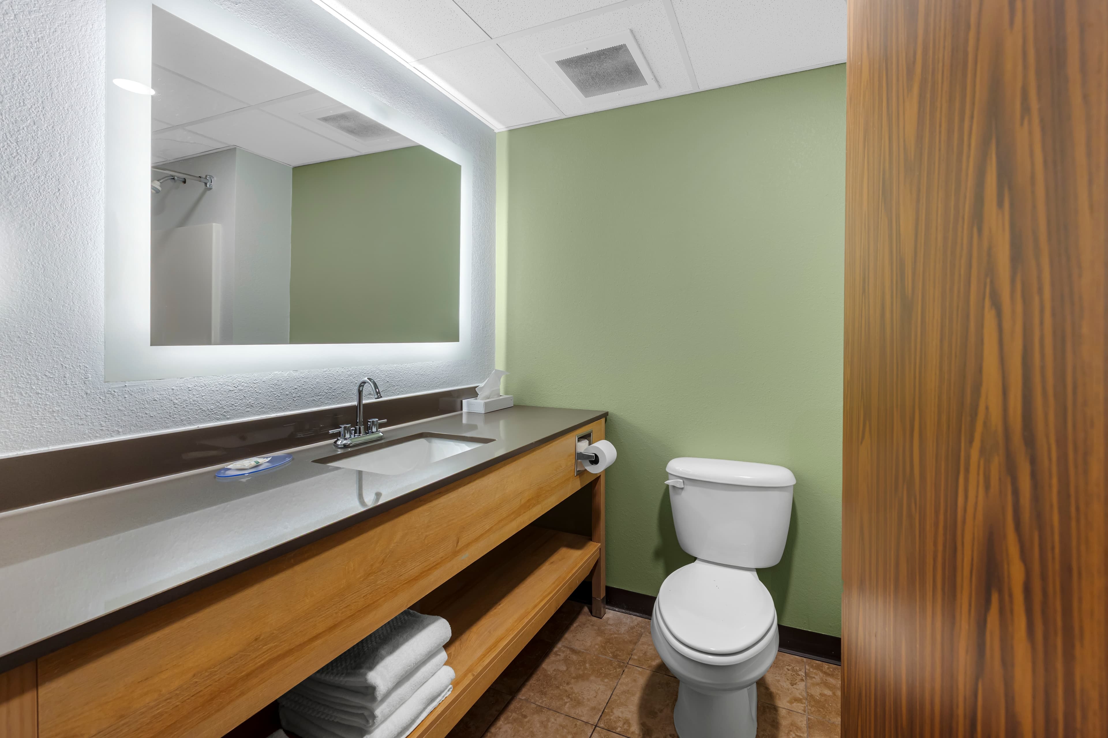 Quality Inn & Suites Monterey I-40 — 9