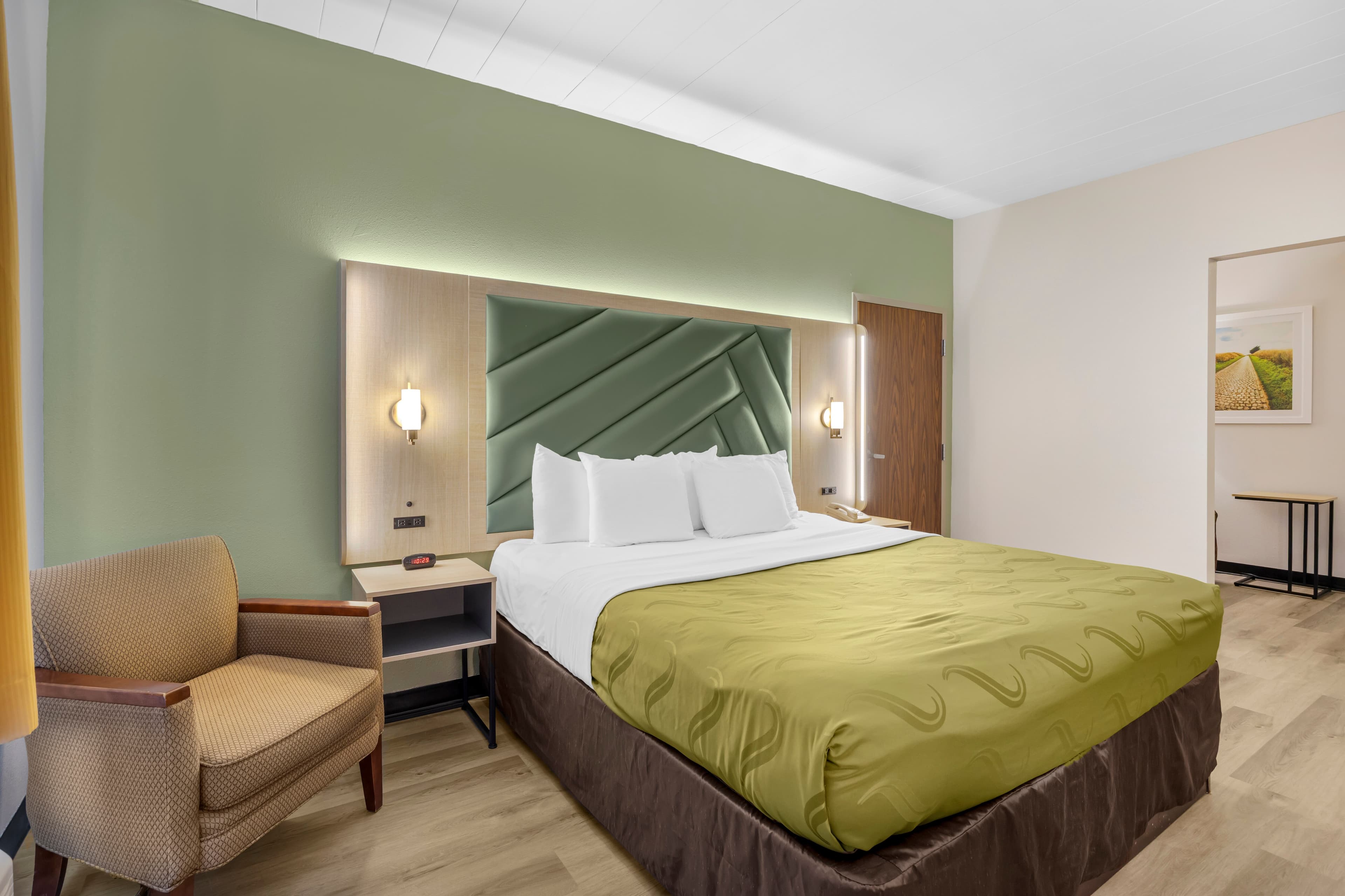 Quality Inn & Suites Monterey I-40 — 18