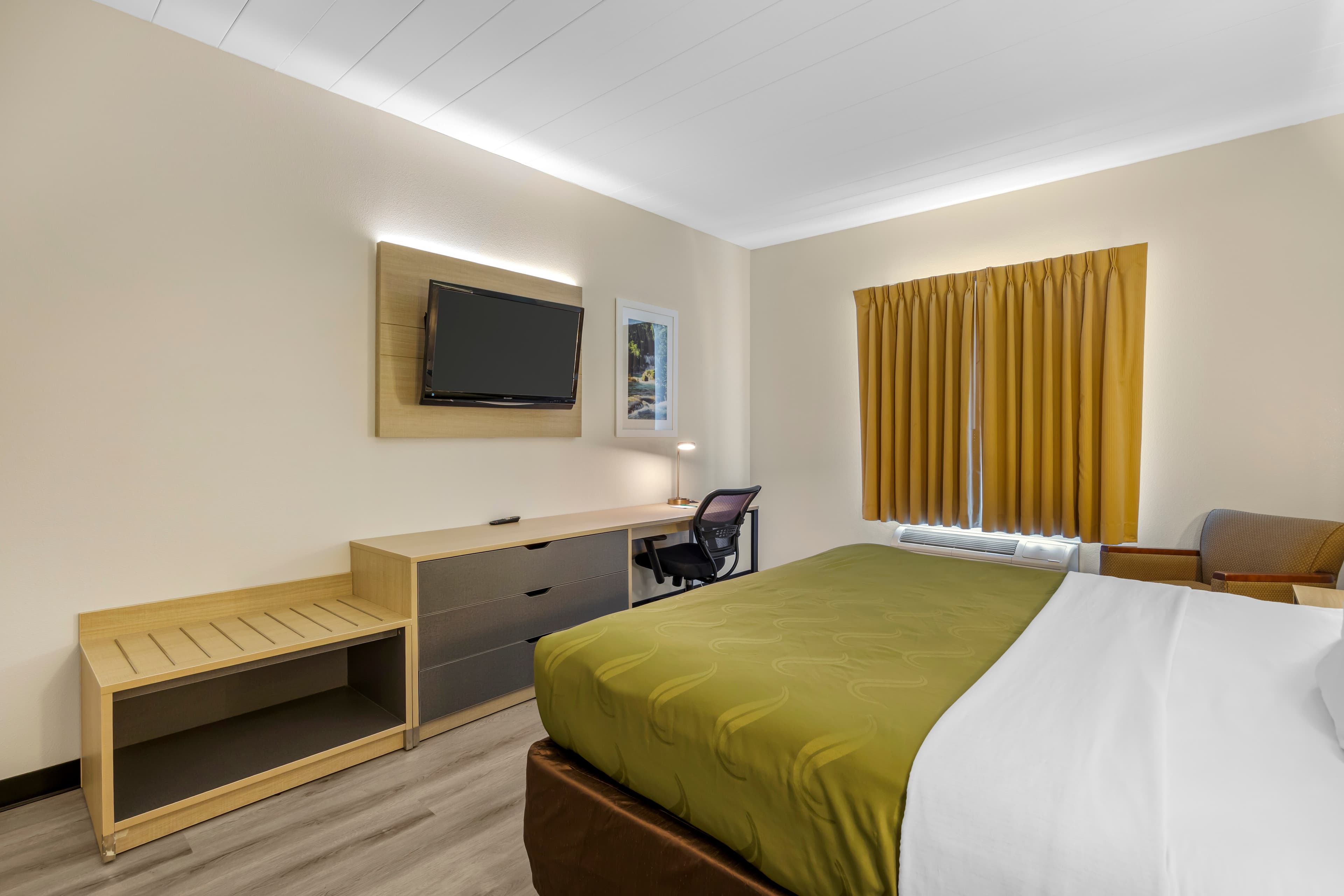 Quality Inn & Suites Monterey I-40 — 19