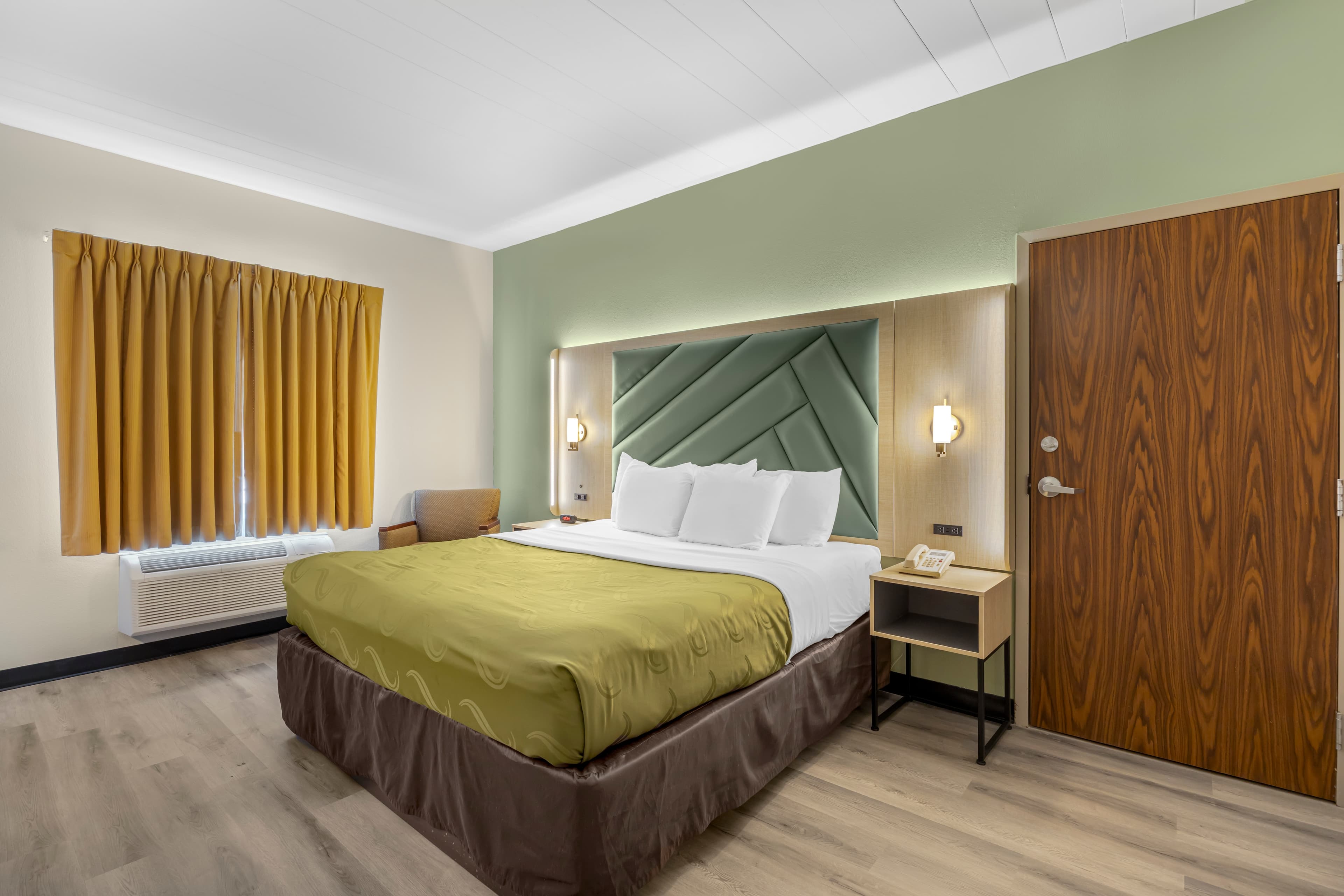 Quality Inn & Suites Monterey I-40 — 20