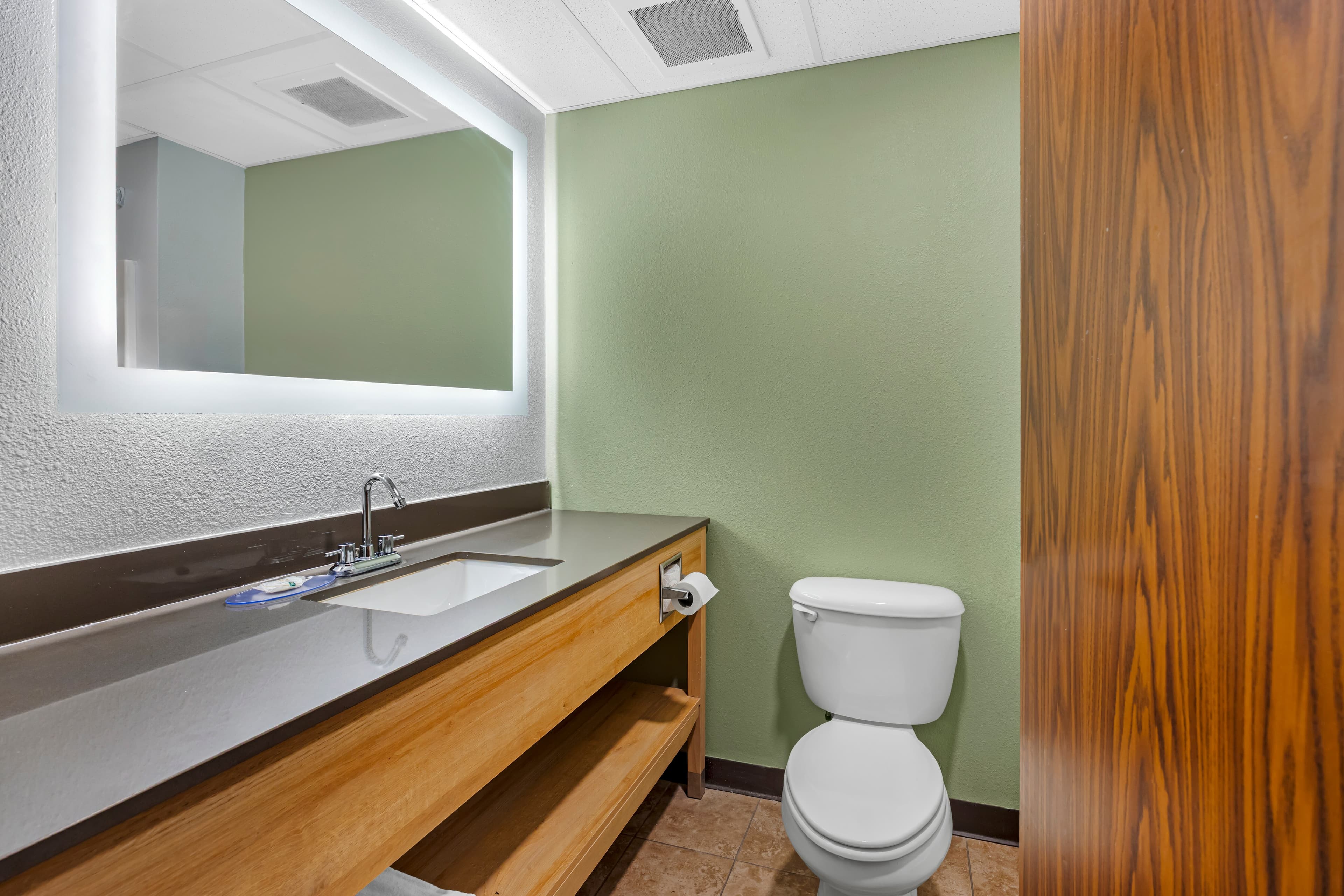 Quality Inn & Suites Monterey I-40 — 21