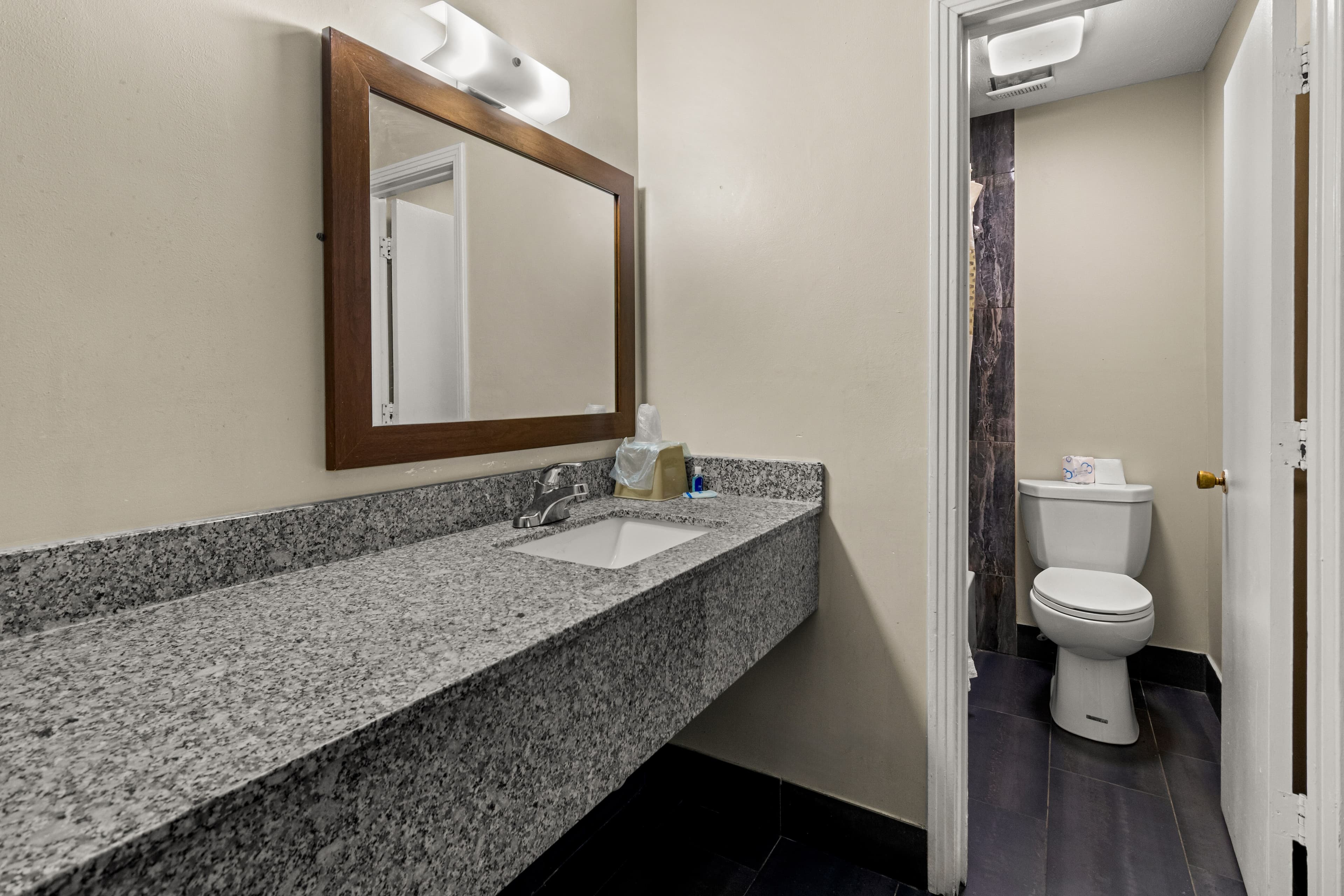 Rodeway Inn Dickson — 8