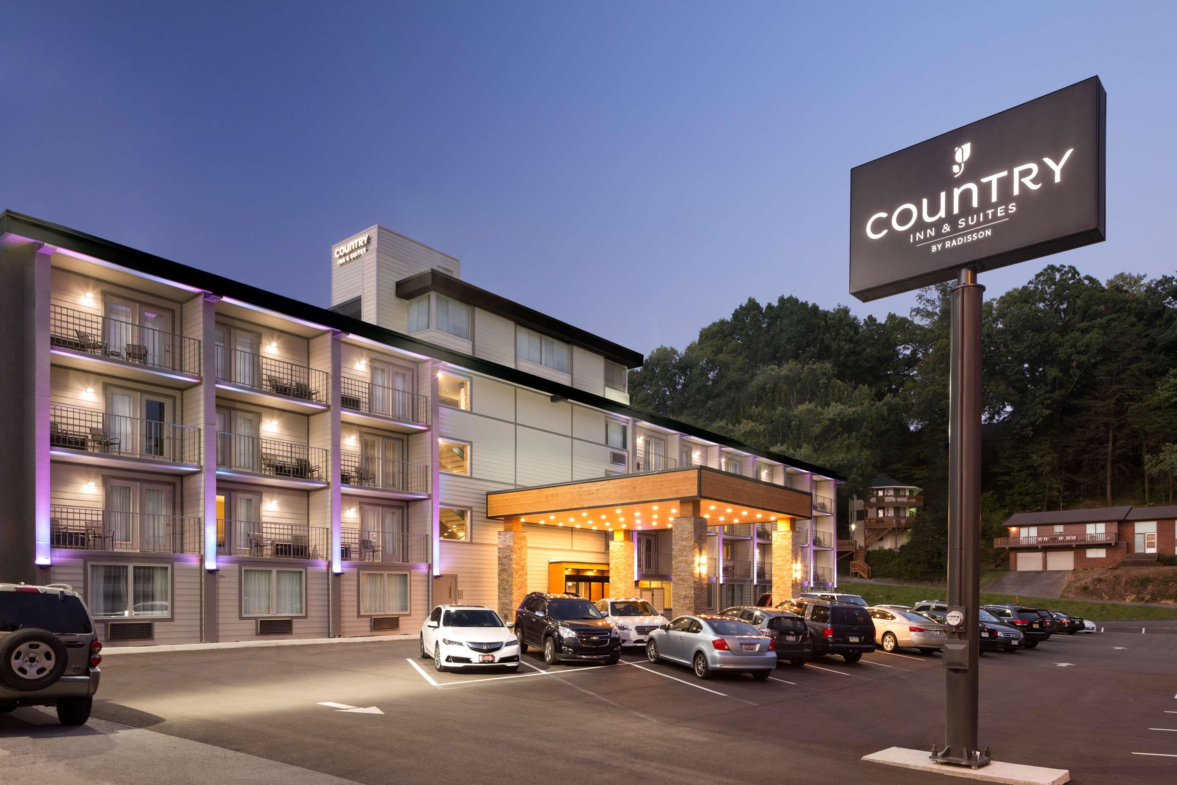 Country Inn & Suites by Radisson, Gatlinburg, TN - Image 1