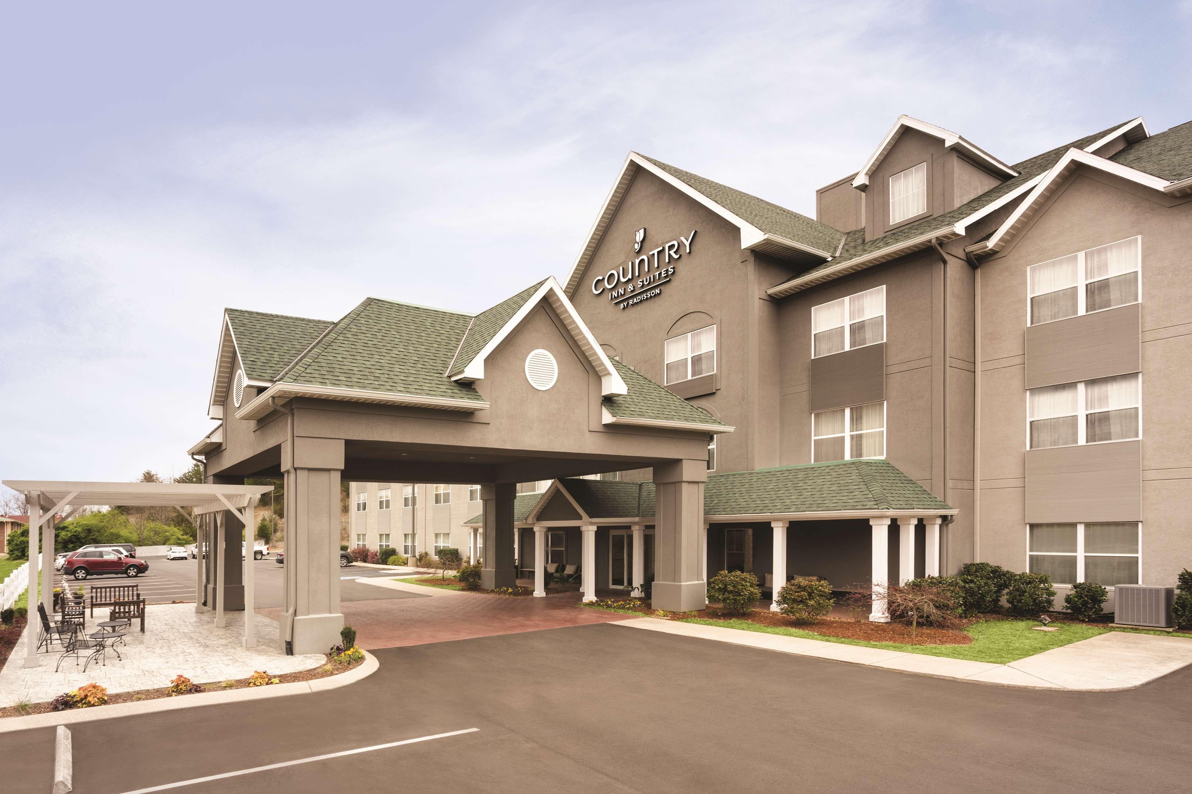 Country Inn & Suites by Radisson, Chattanooga-Lookout Mountain - Image 1