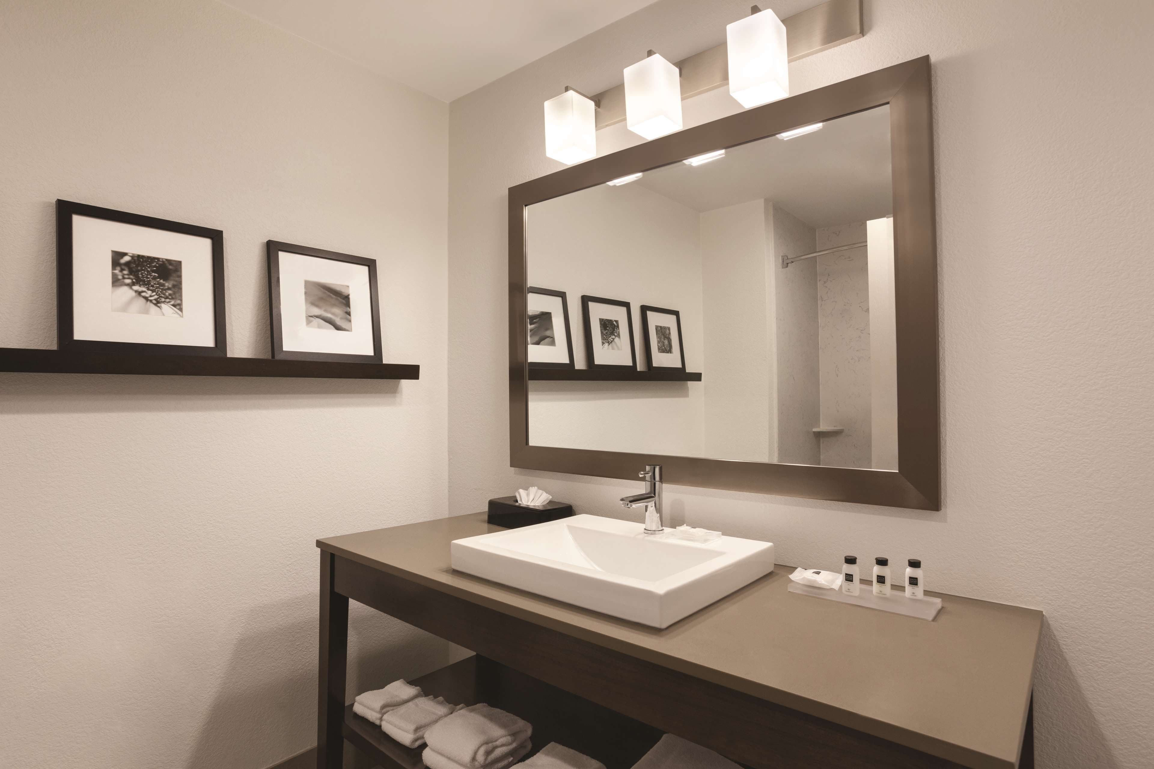 Country Inn & Suites by Radisson, Chattanooga-Lookout Mountain - Image 3