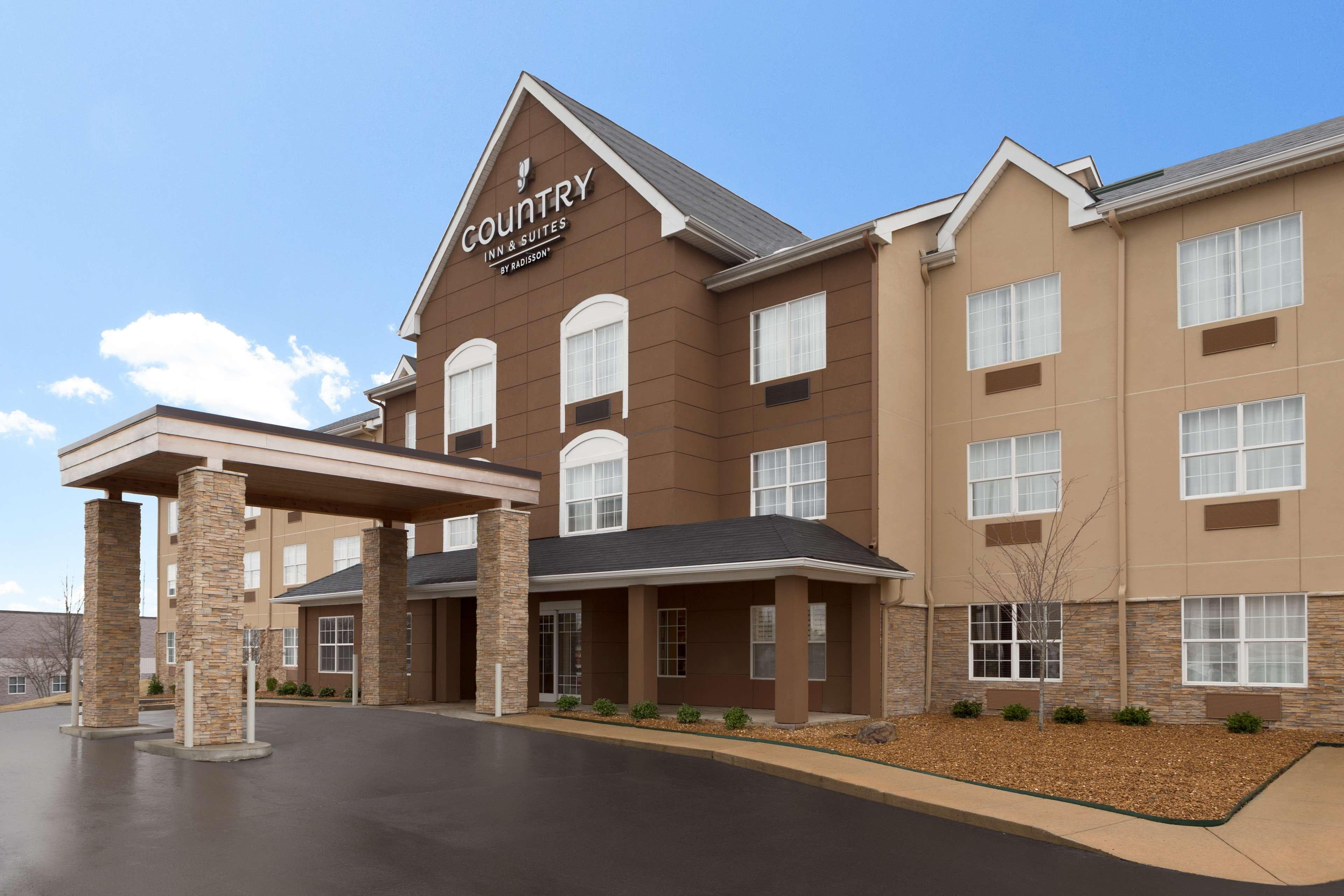 Country Inn & Suites by Radisson, Jackson, TN - Image 1