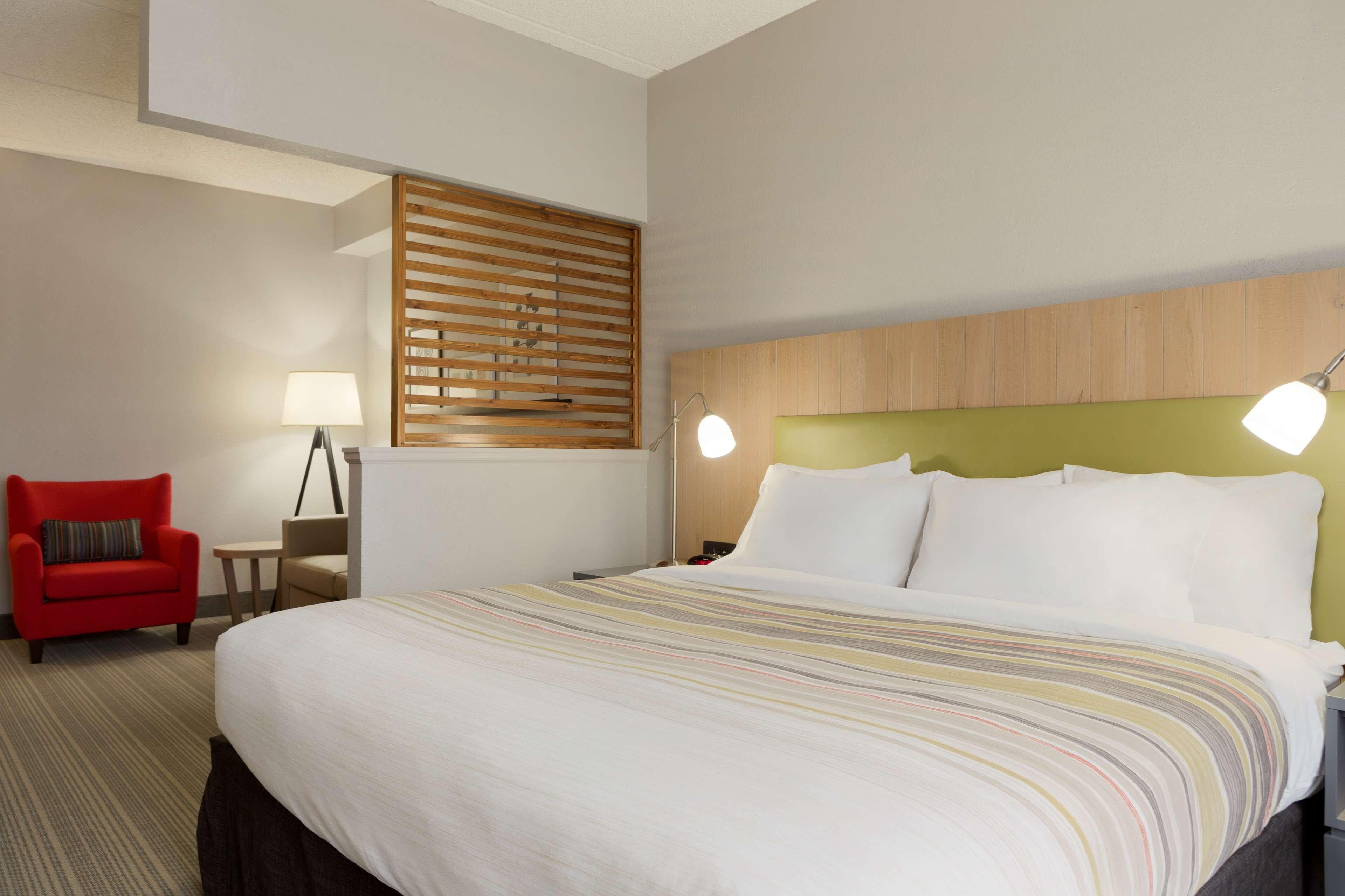 Country Inn & Suites by Radisson, Jackson, TN - Image 4