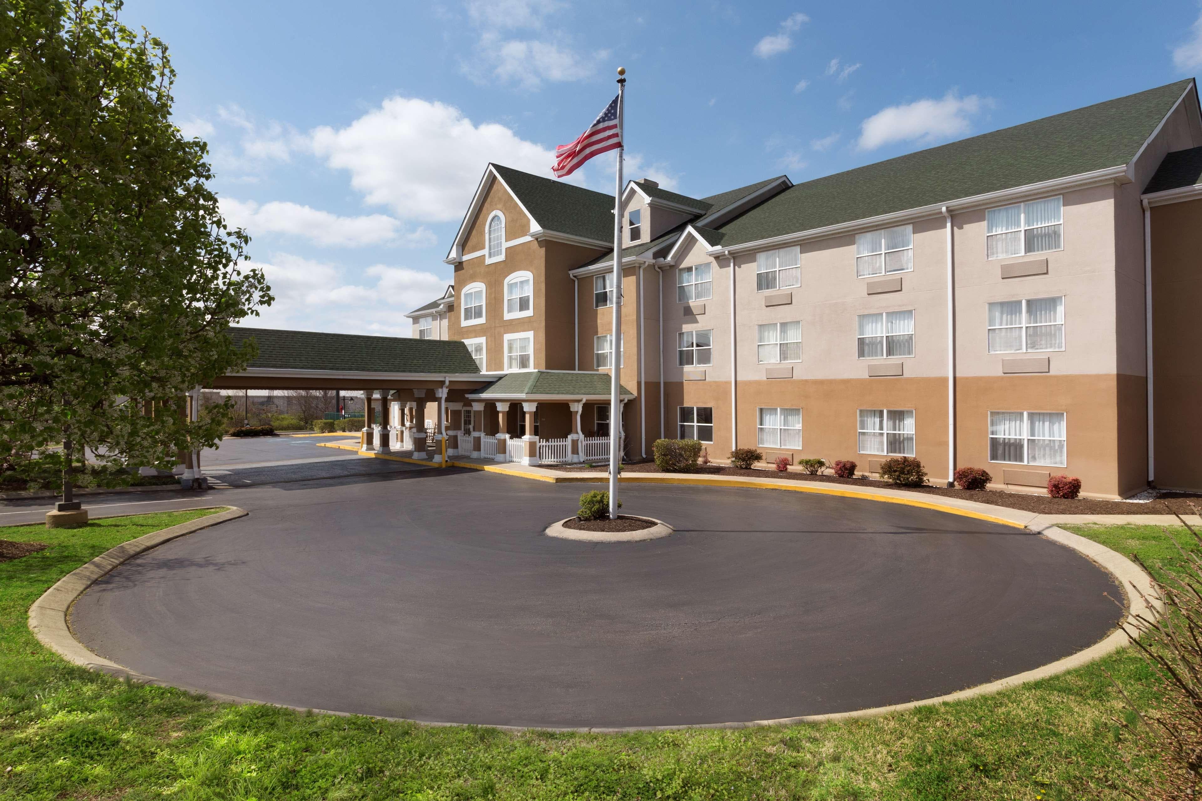 Country Inn & Suites by Radisson, Nashville, TN - Image 1