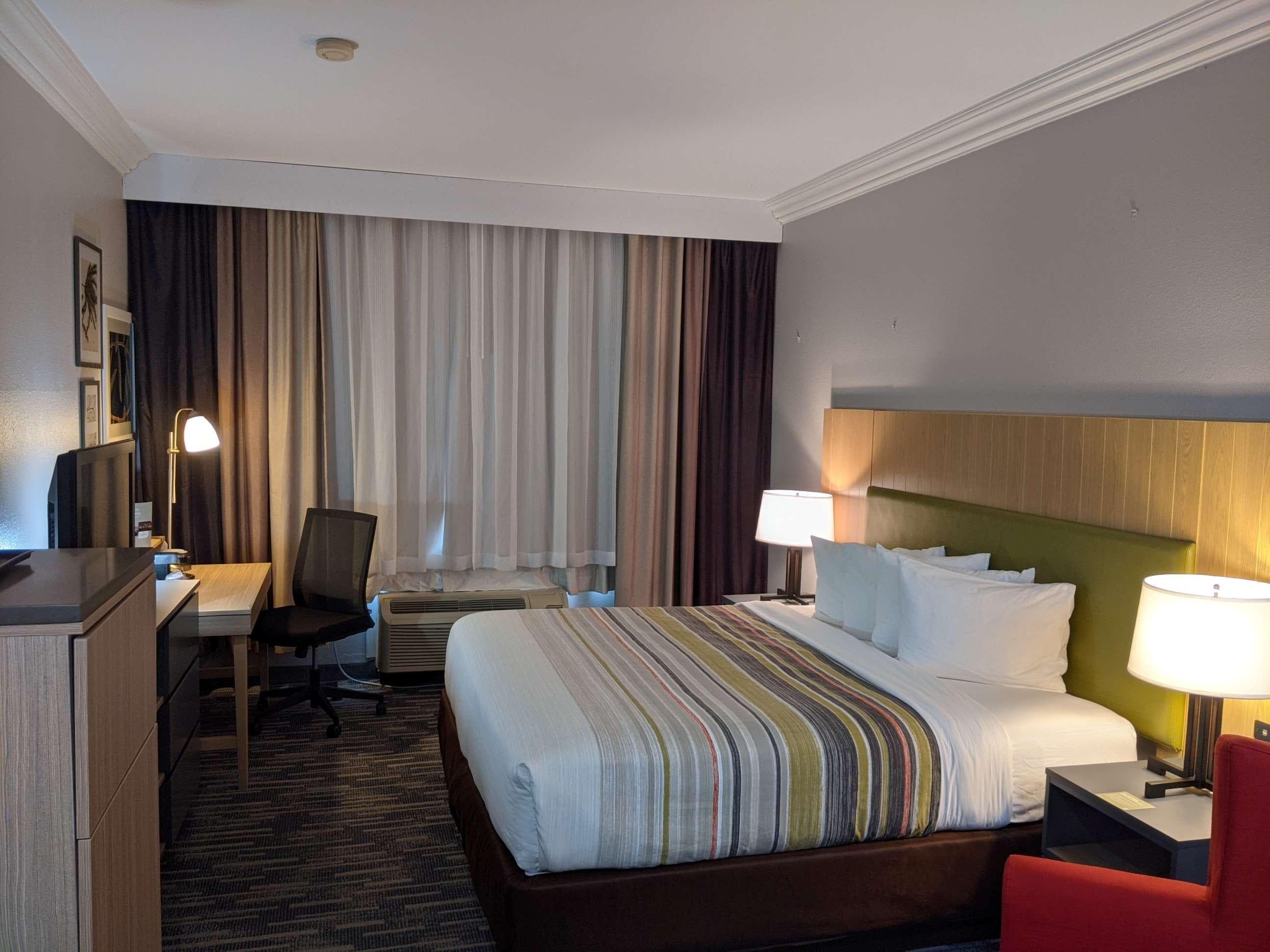 Country Inn & Suites by Radisson, Nashville, TN - Image 2