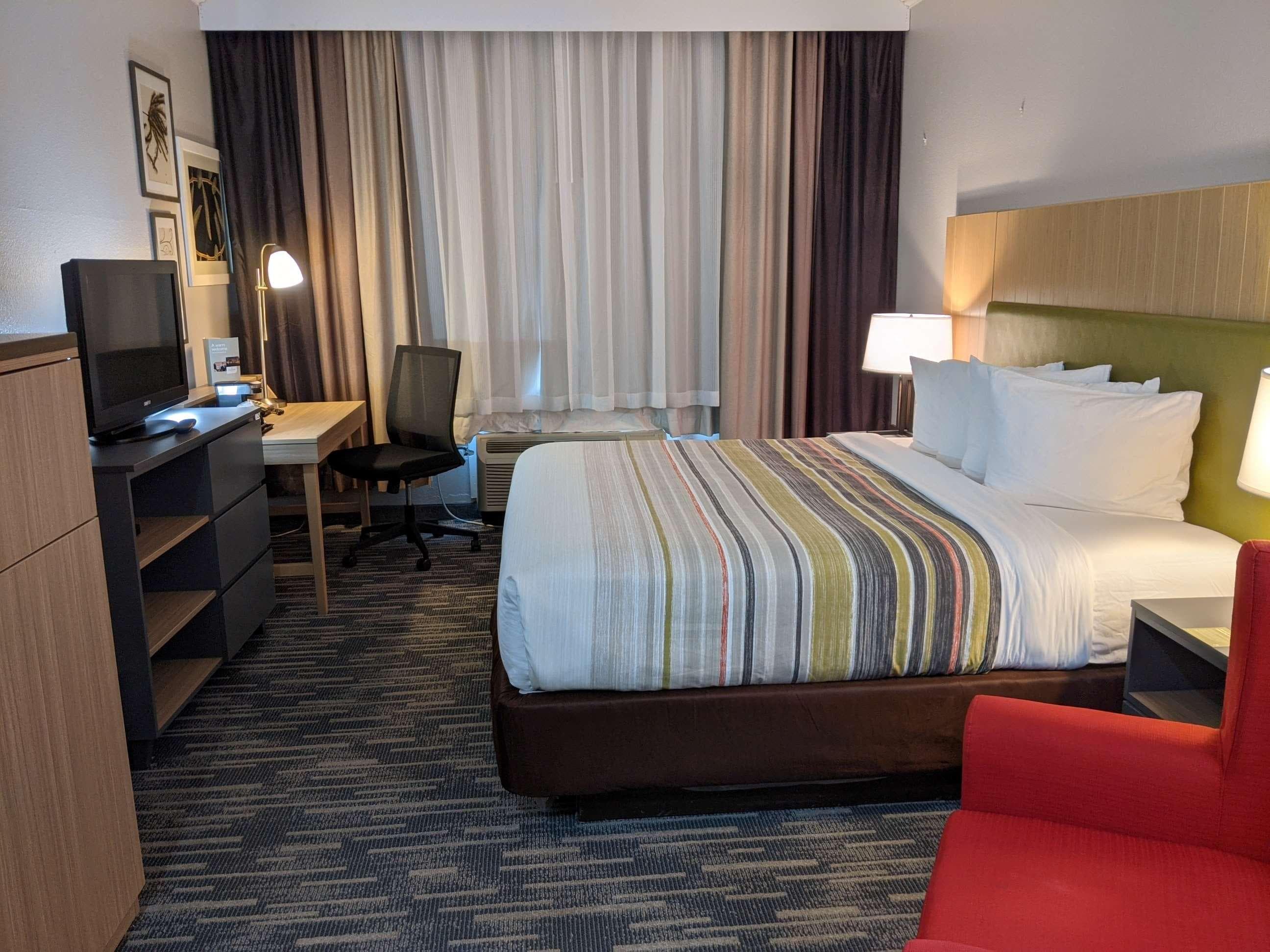Country Inn & Suites by Radisson, Nashville, TN - Image 3