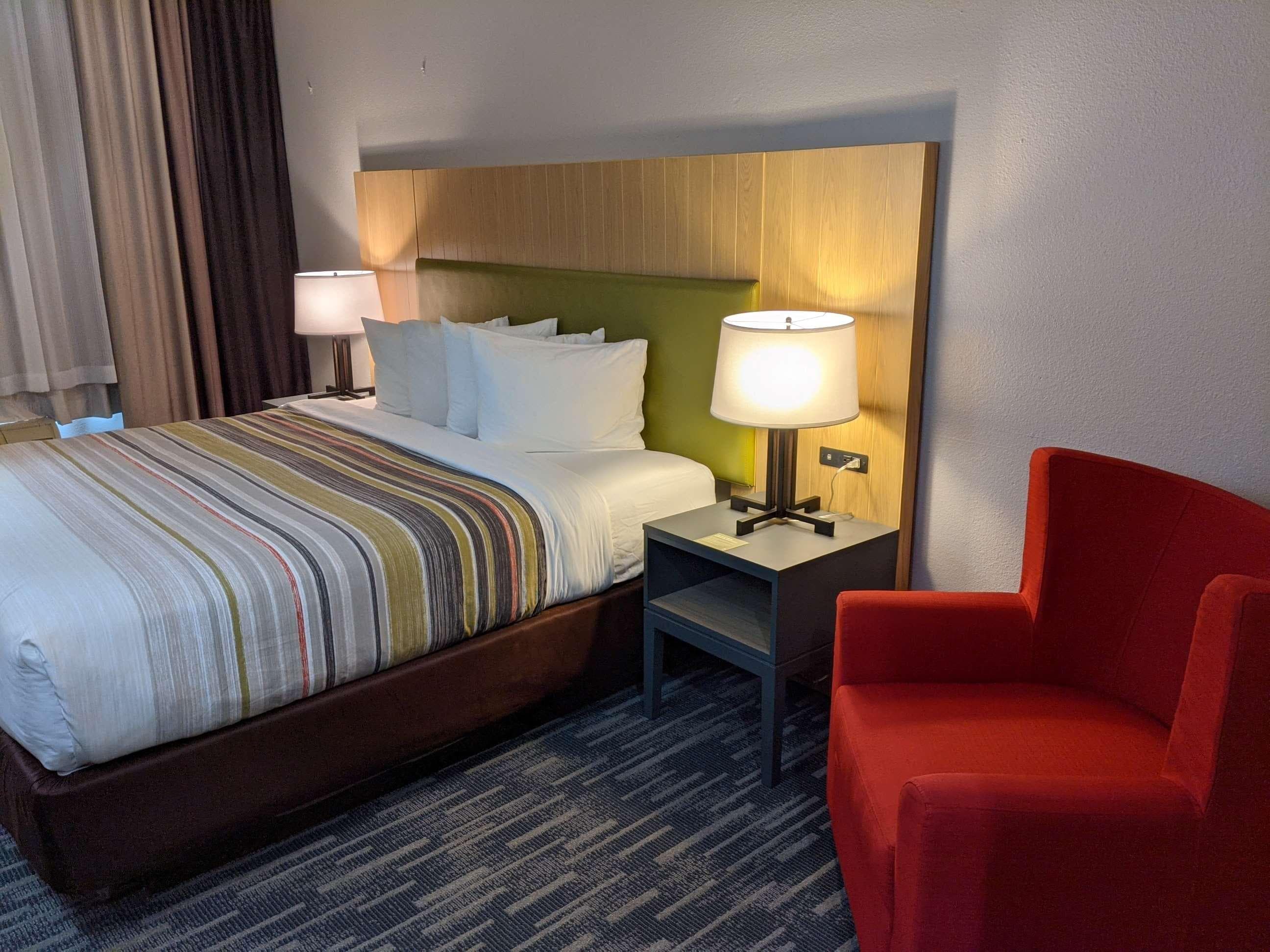 Country Inn & Suites by Radisson, Nashville, TN - Image 4