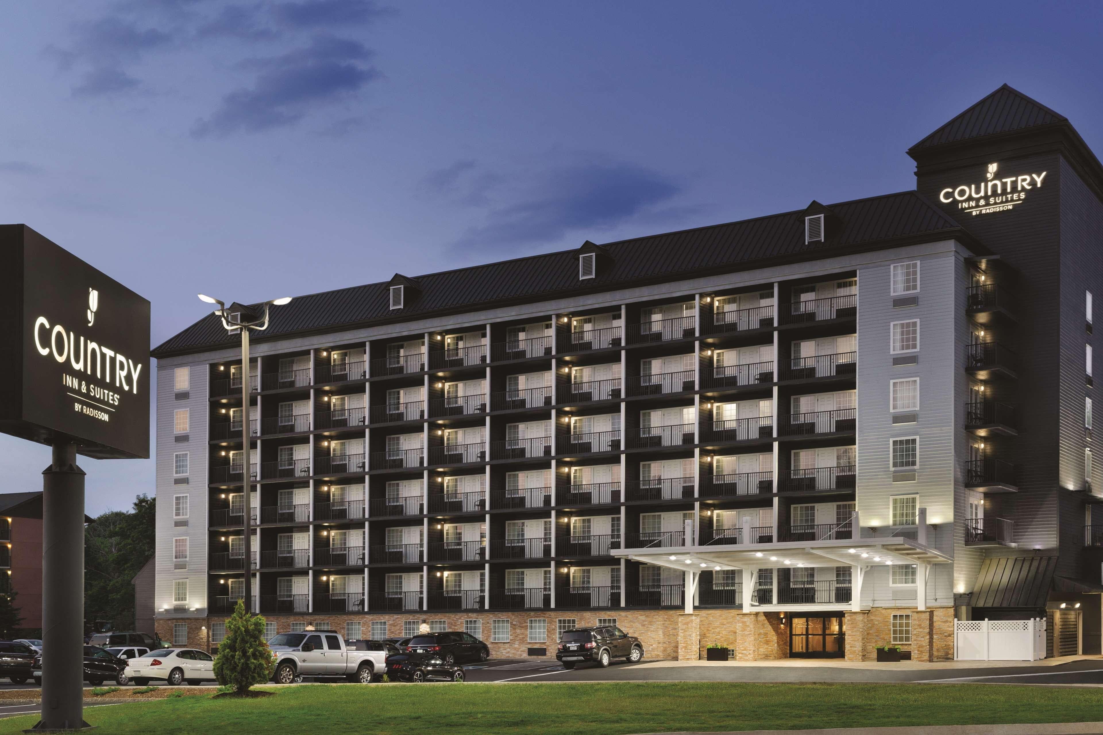 Country Inn & Suites by Radisson, Pigeon Forge South, TN - Image 1