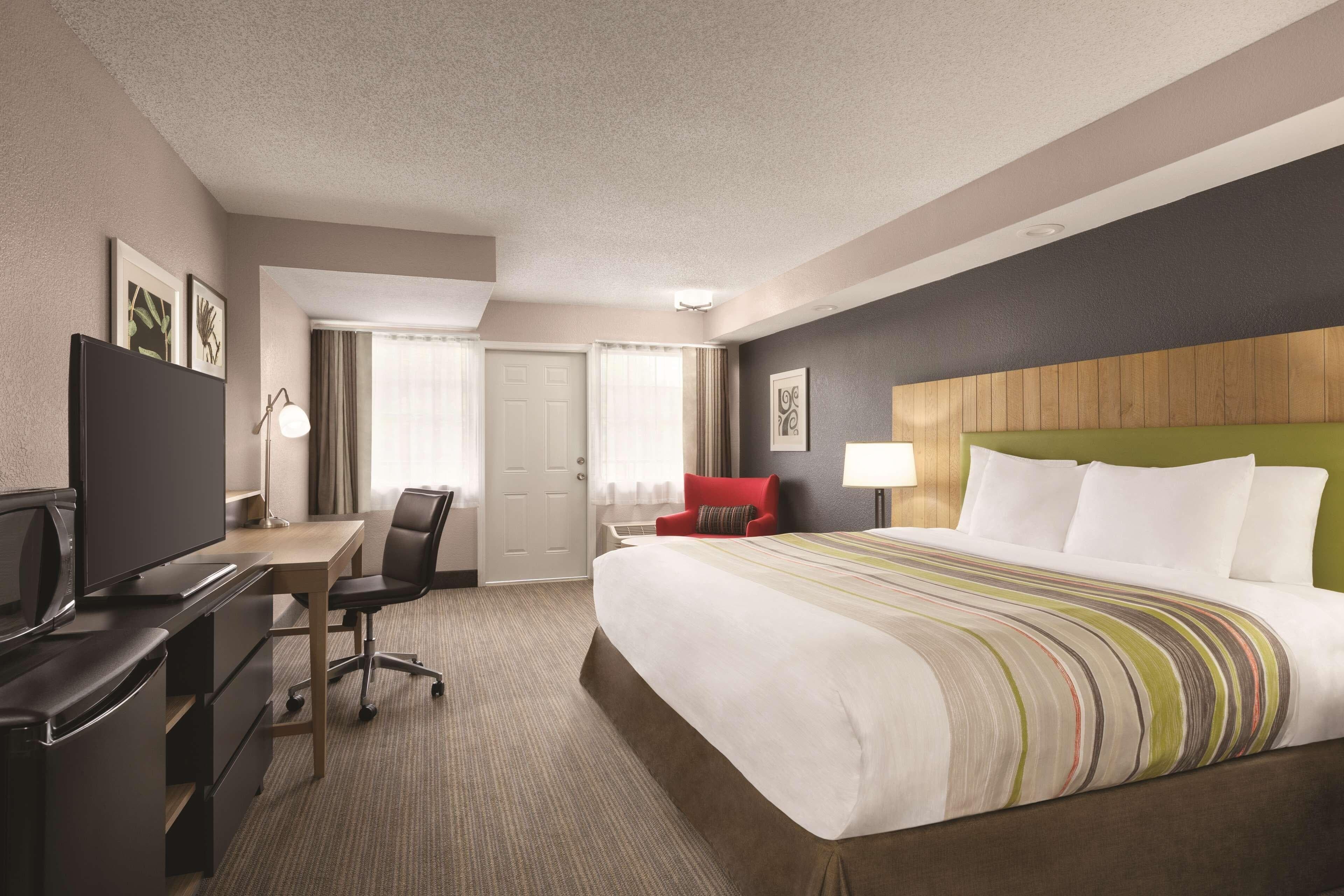 Country Inn & Suites by Radisson, Pigeon Forge South, TN - Image 2