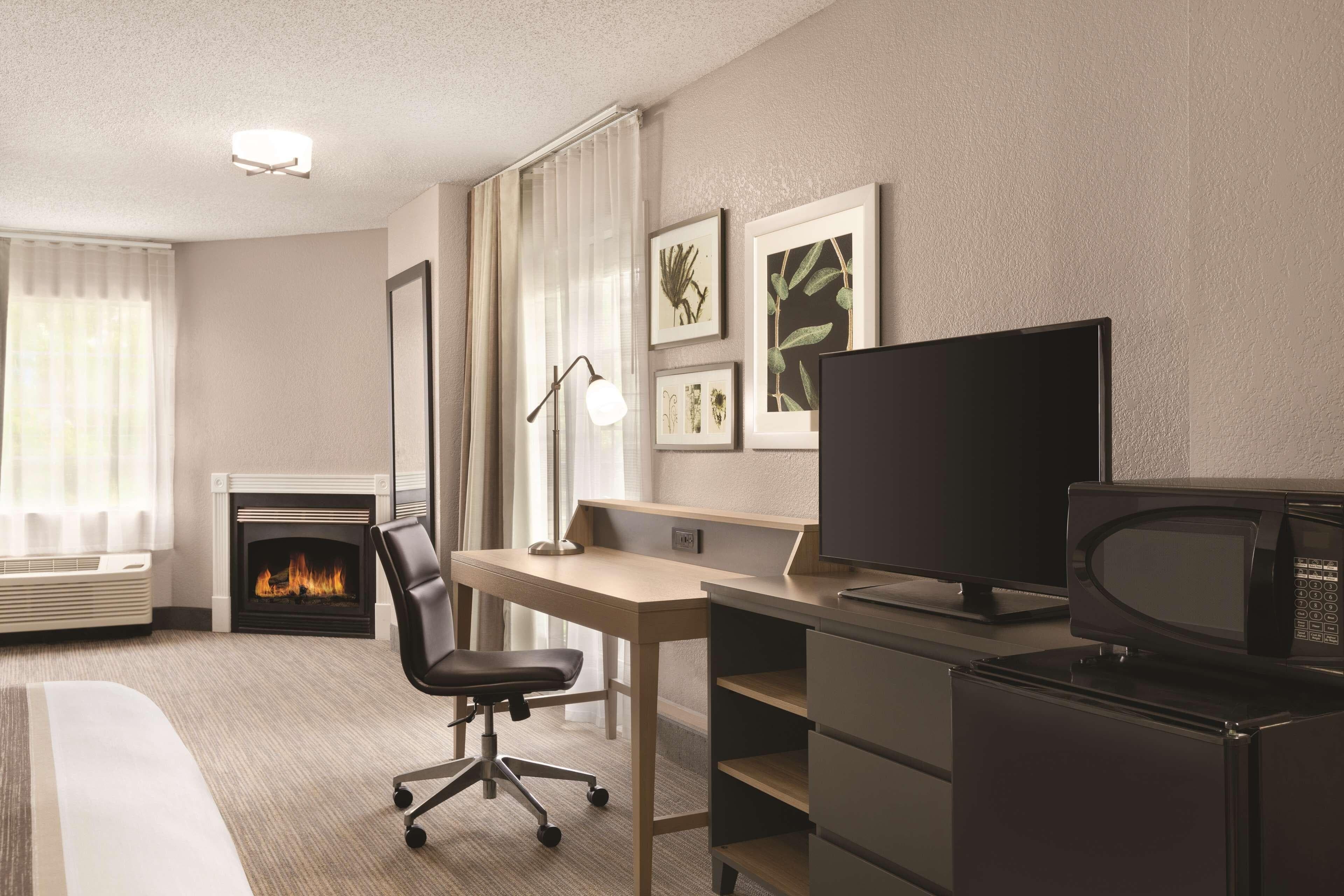 Country Inn & Suites by Radisson, Pigeon Forge South, TN - Image 4
