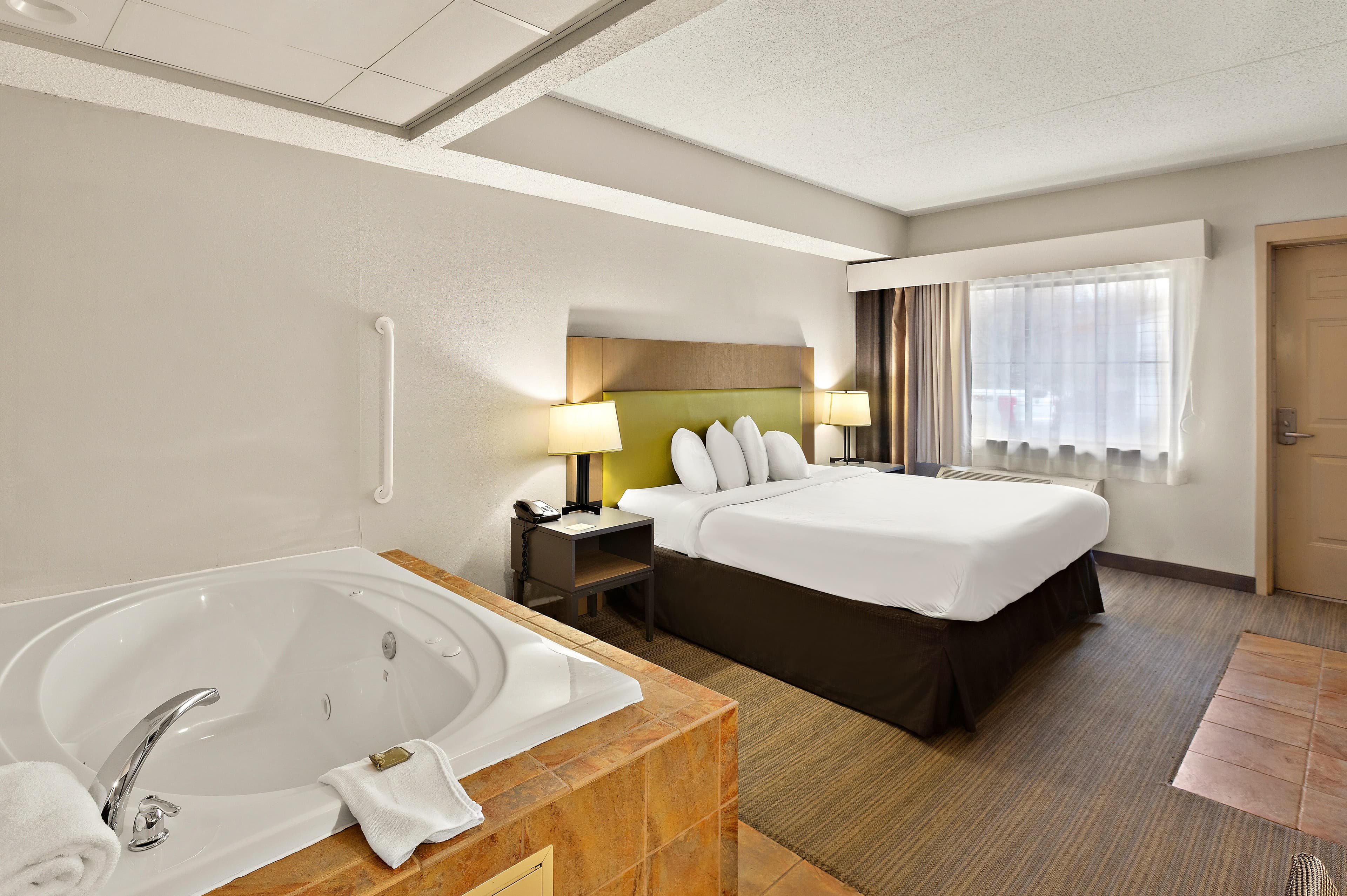 Country Inn & Suites by Radisson, Jonesborough-Johnson City West, TN - Image 5