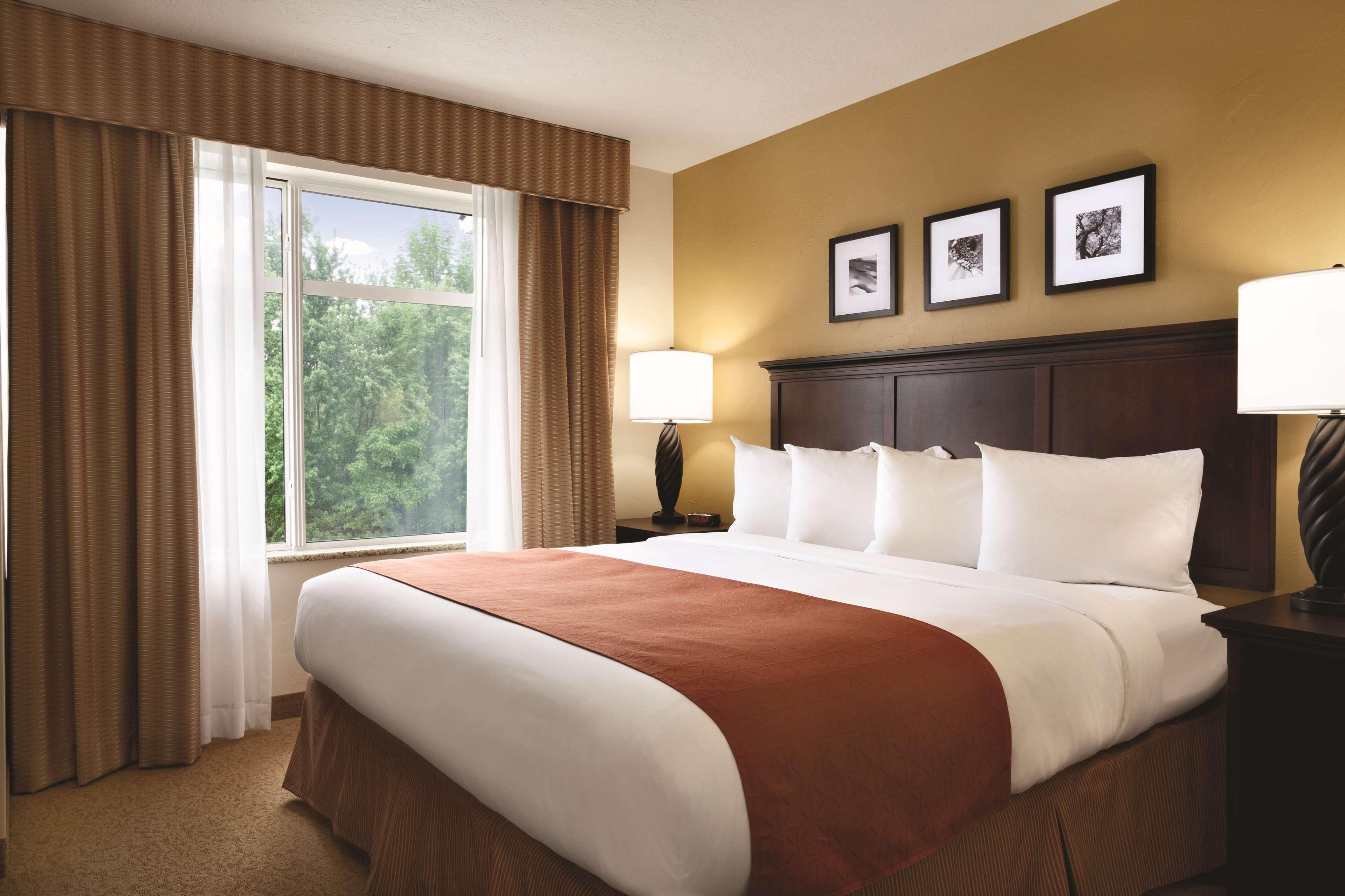 Country Inn & Suites by Radisson, Knoxville at Cedar Bluff, TN - Image 3