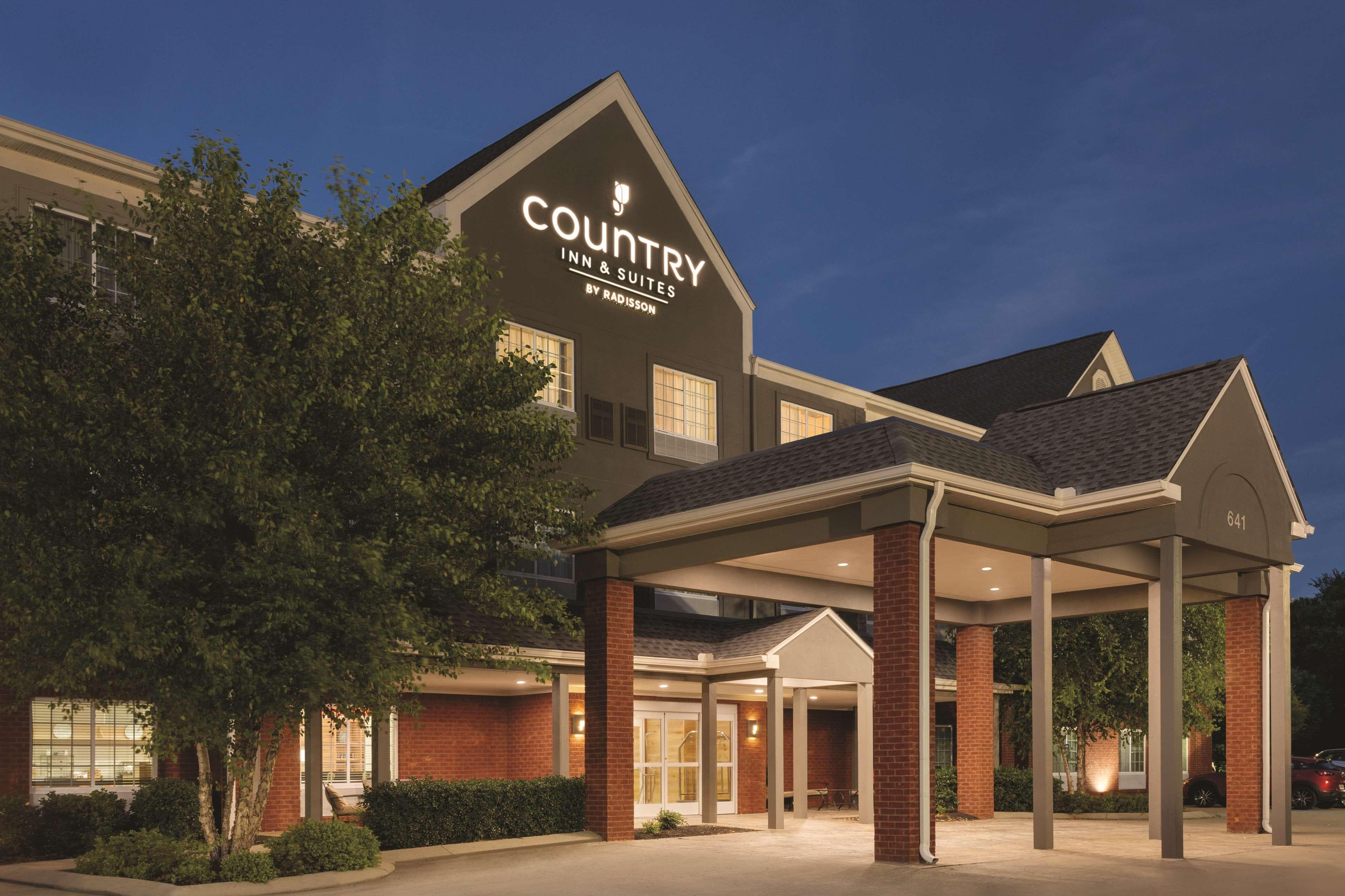 Country Inn & Suites by Radisson, Goodlettsville, TN - Image 1