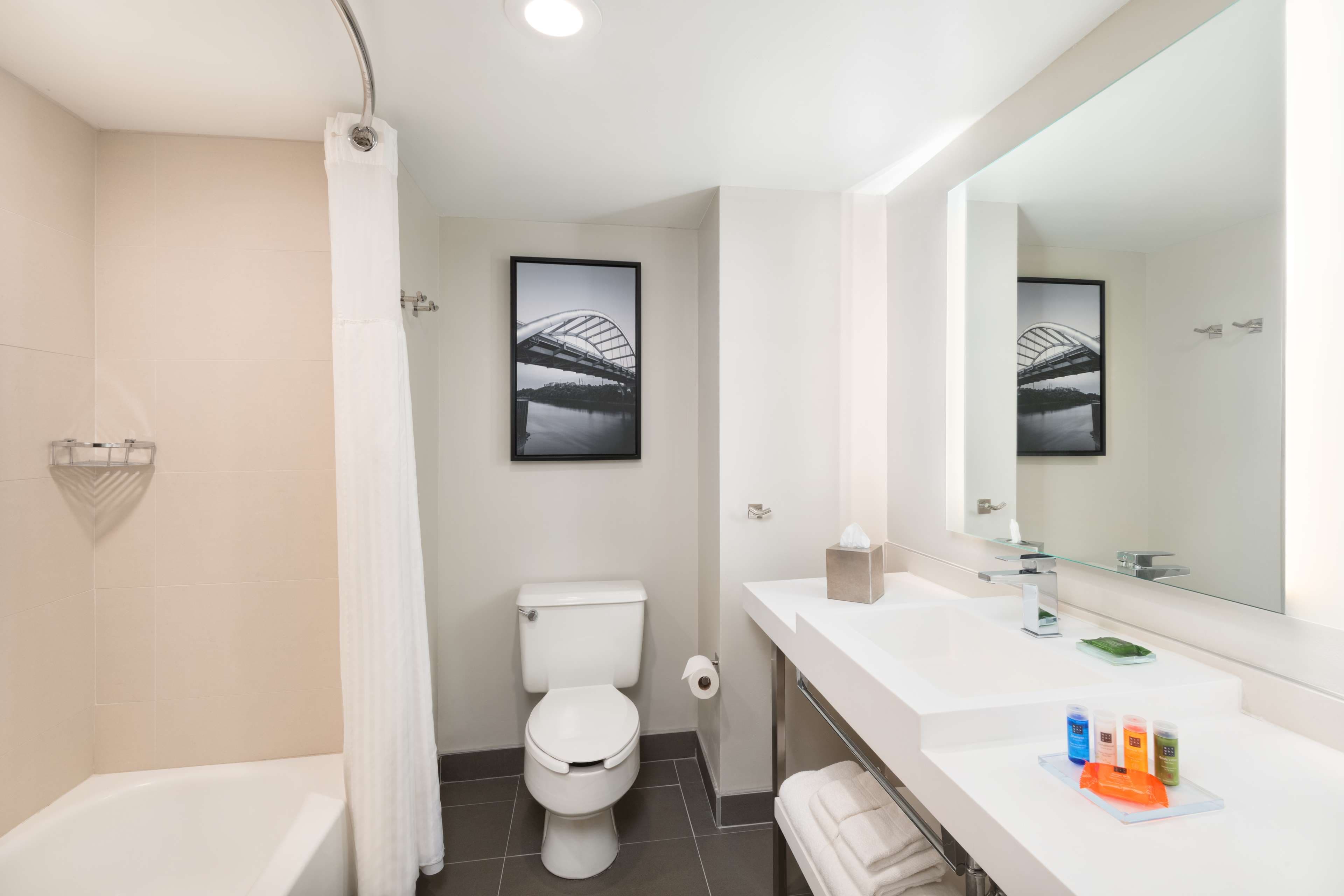 Radisson Hotel Nashville Airport - Image 3