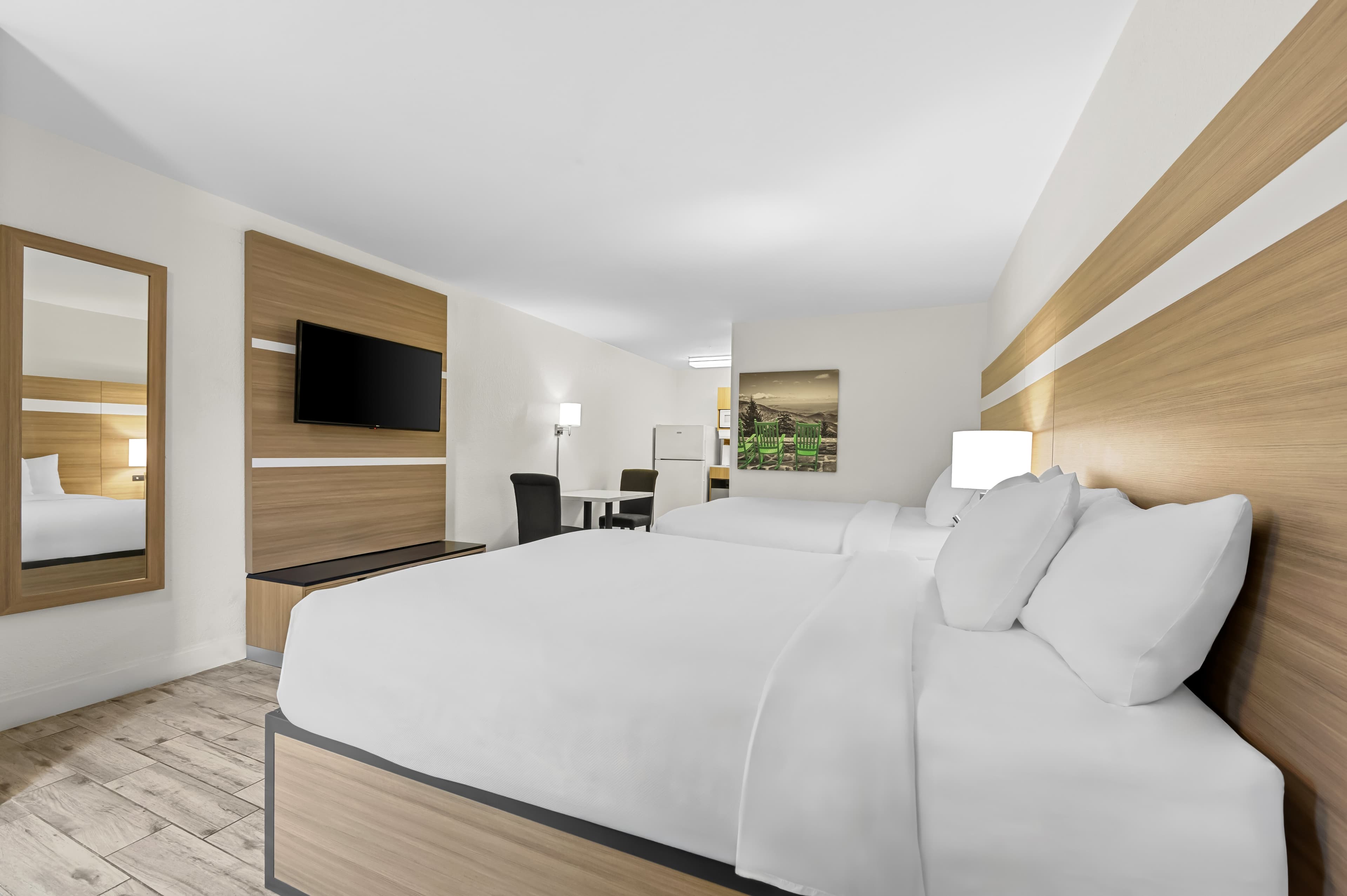 MainStay Suites Knoxville - Cedar Bluff - Image 2