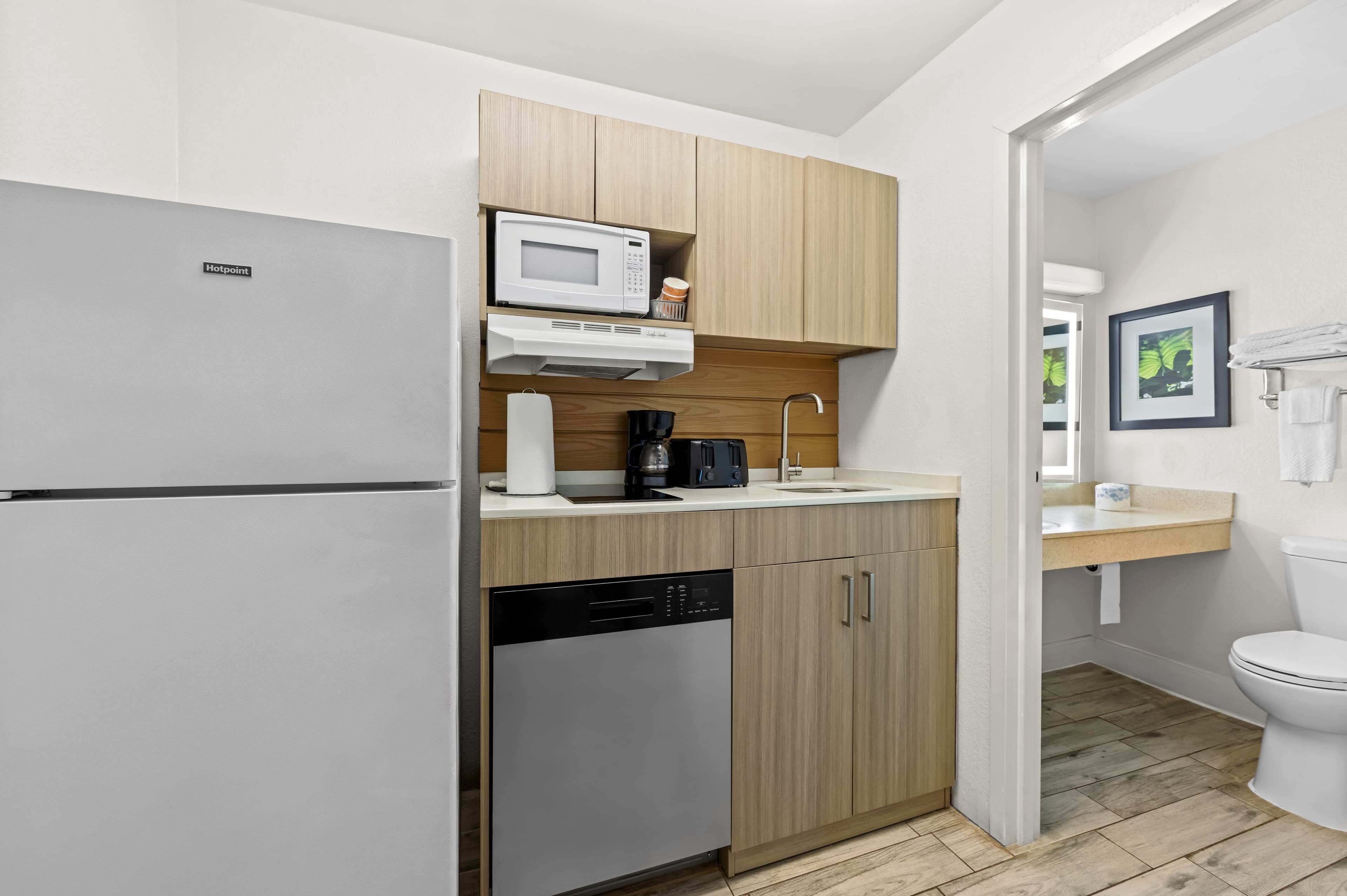 MainStay Suites Knoxville - Cedar Bluff - Image 5