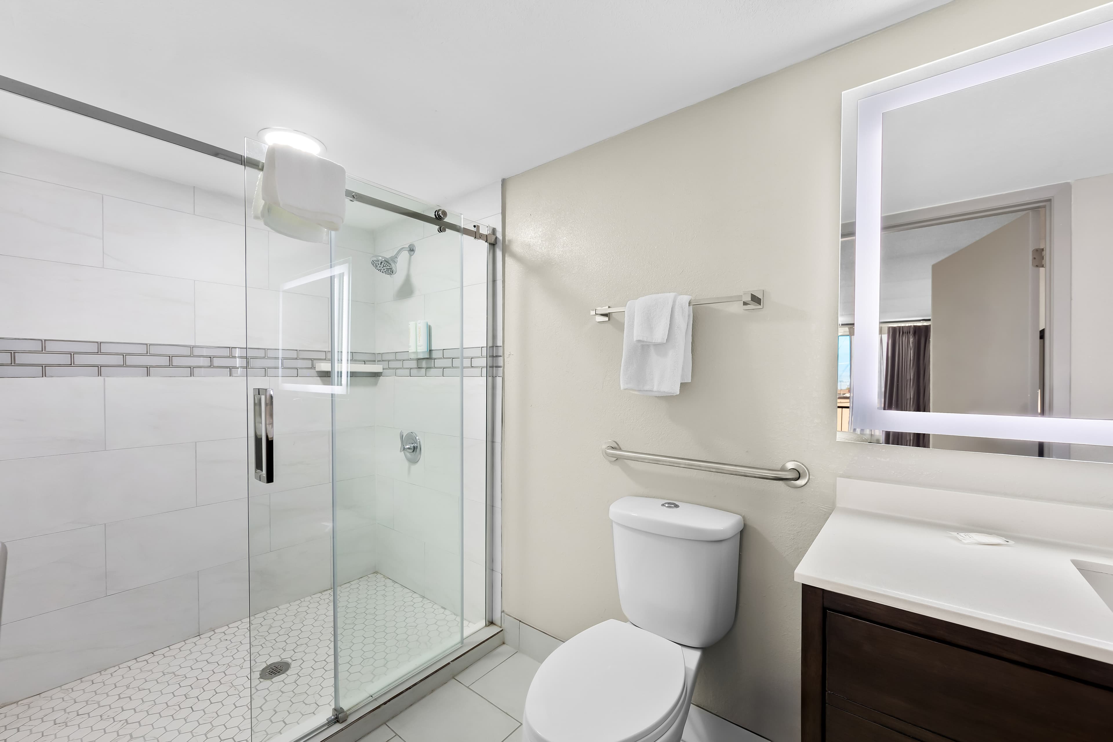 Clarion Inn & Suites near the Leconte Center Pigeon Forge — 7