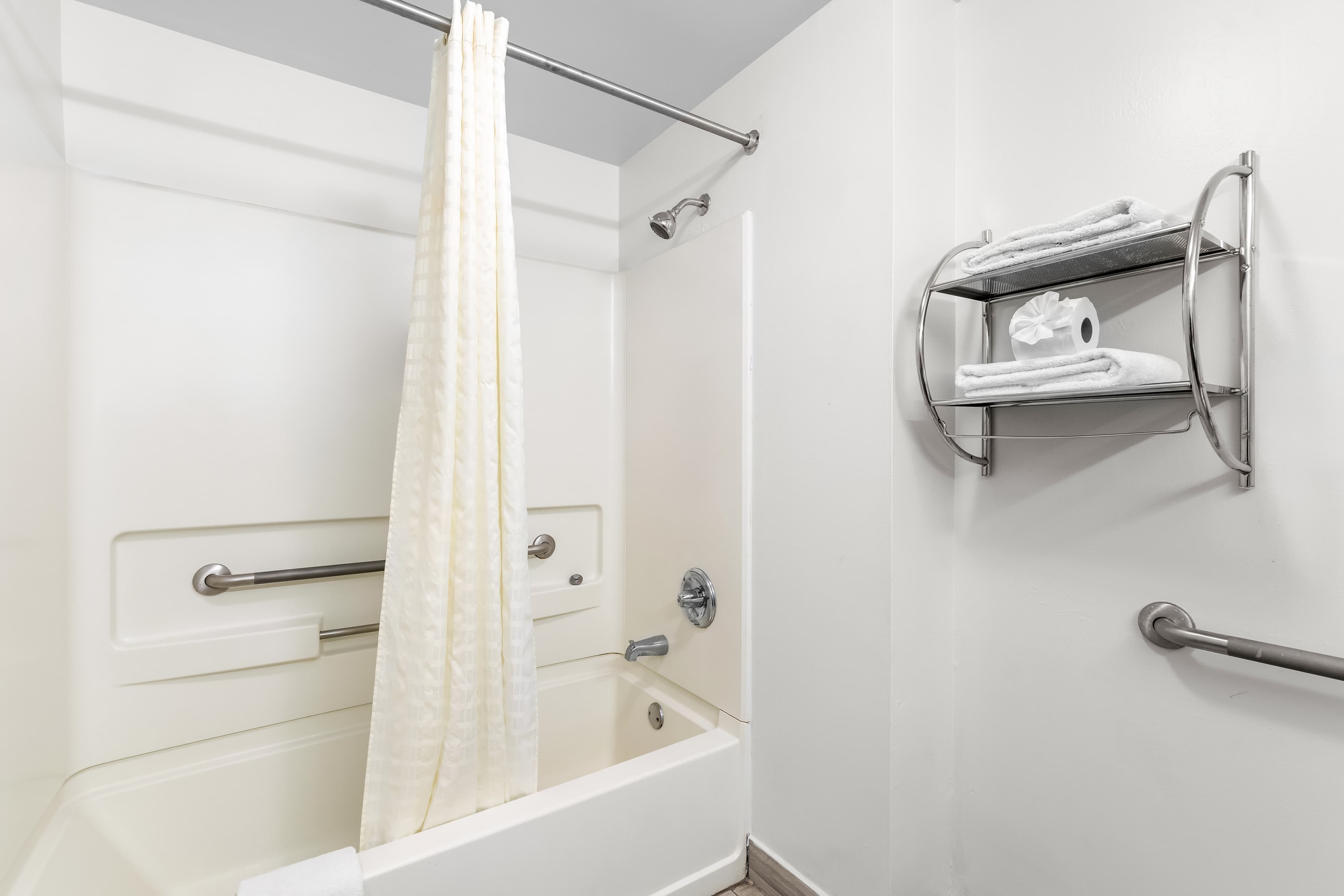 Suburban Studios Chattanooga Northeast - Ooltewah — 8