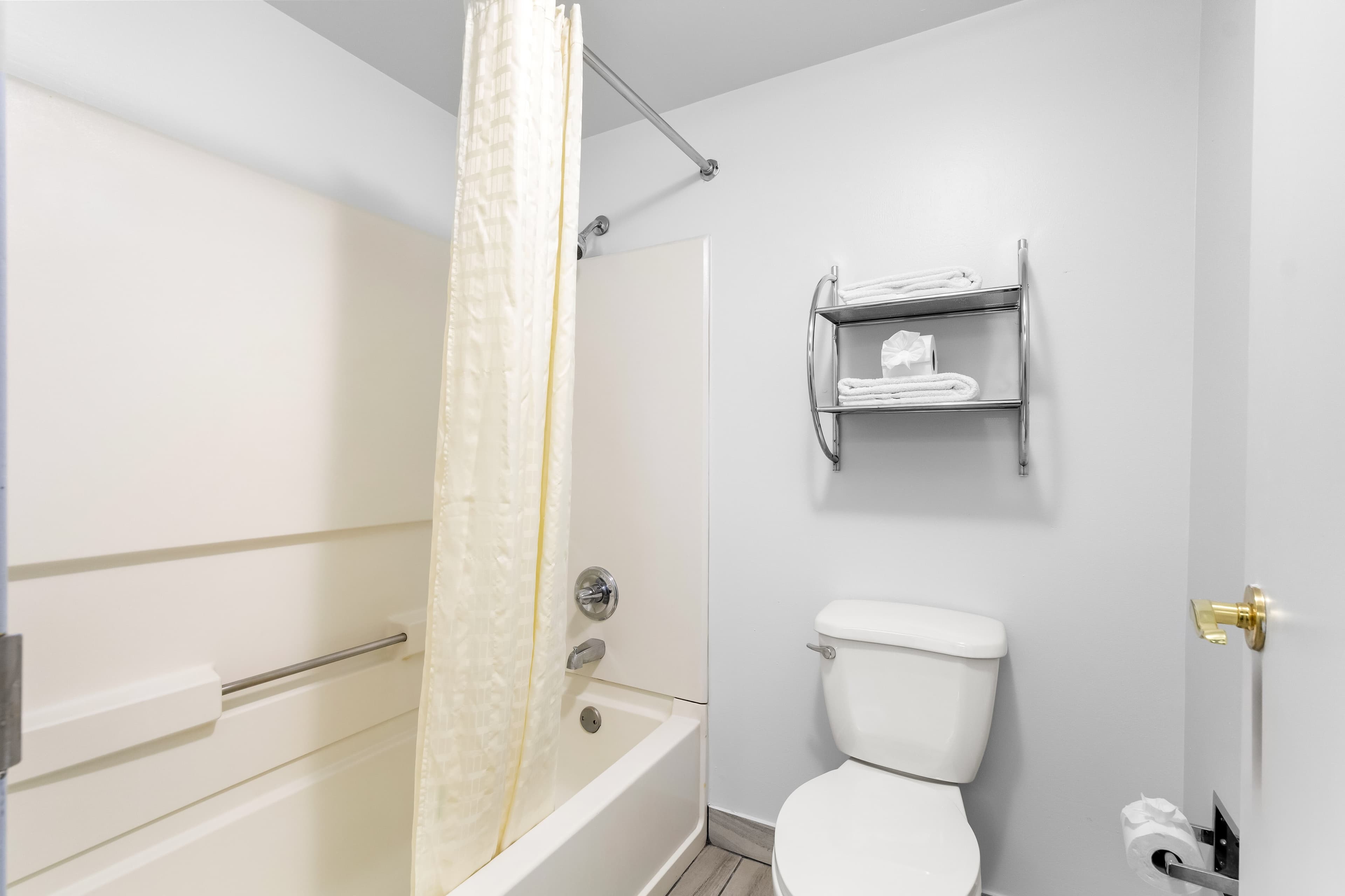 Suburban Studios Chattanooga Northeast - Ooltewah — 34