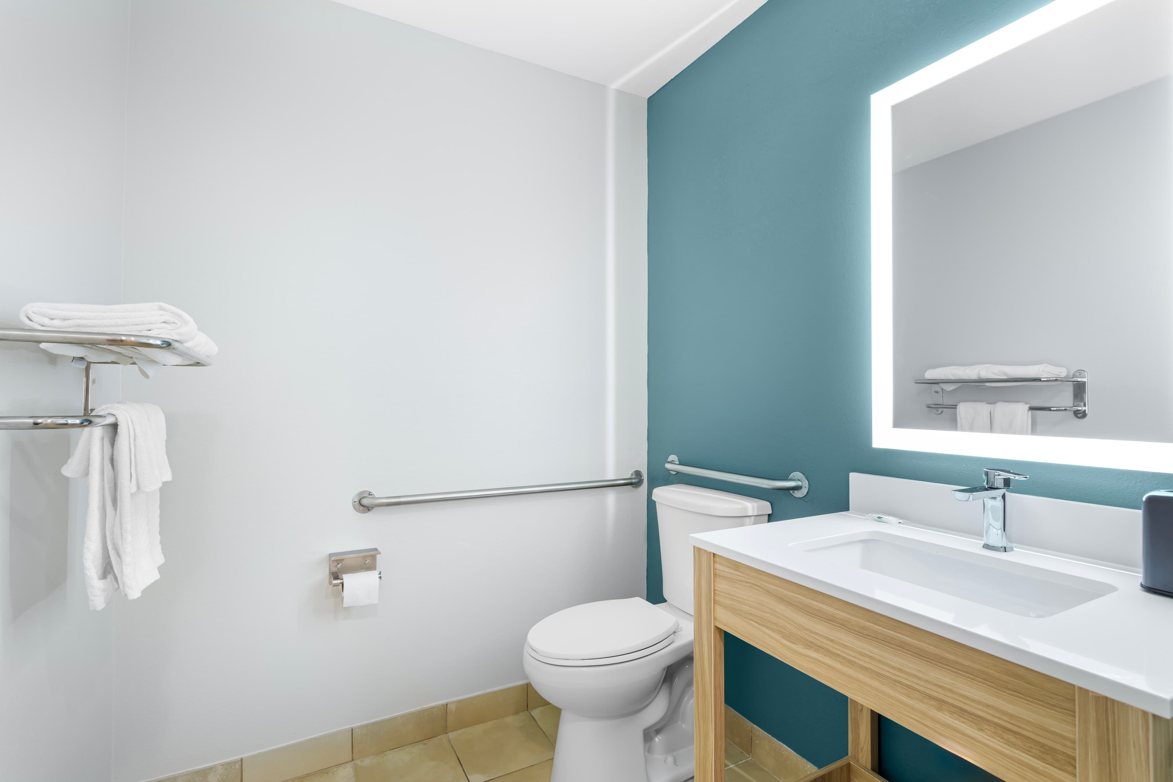 Quality Inn & Suites - Image 5