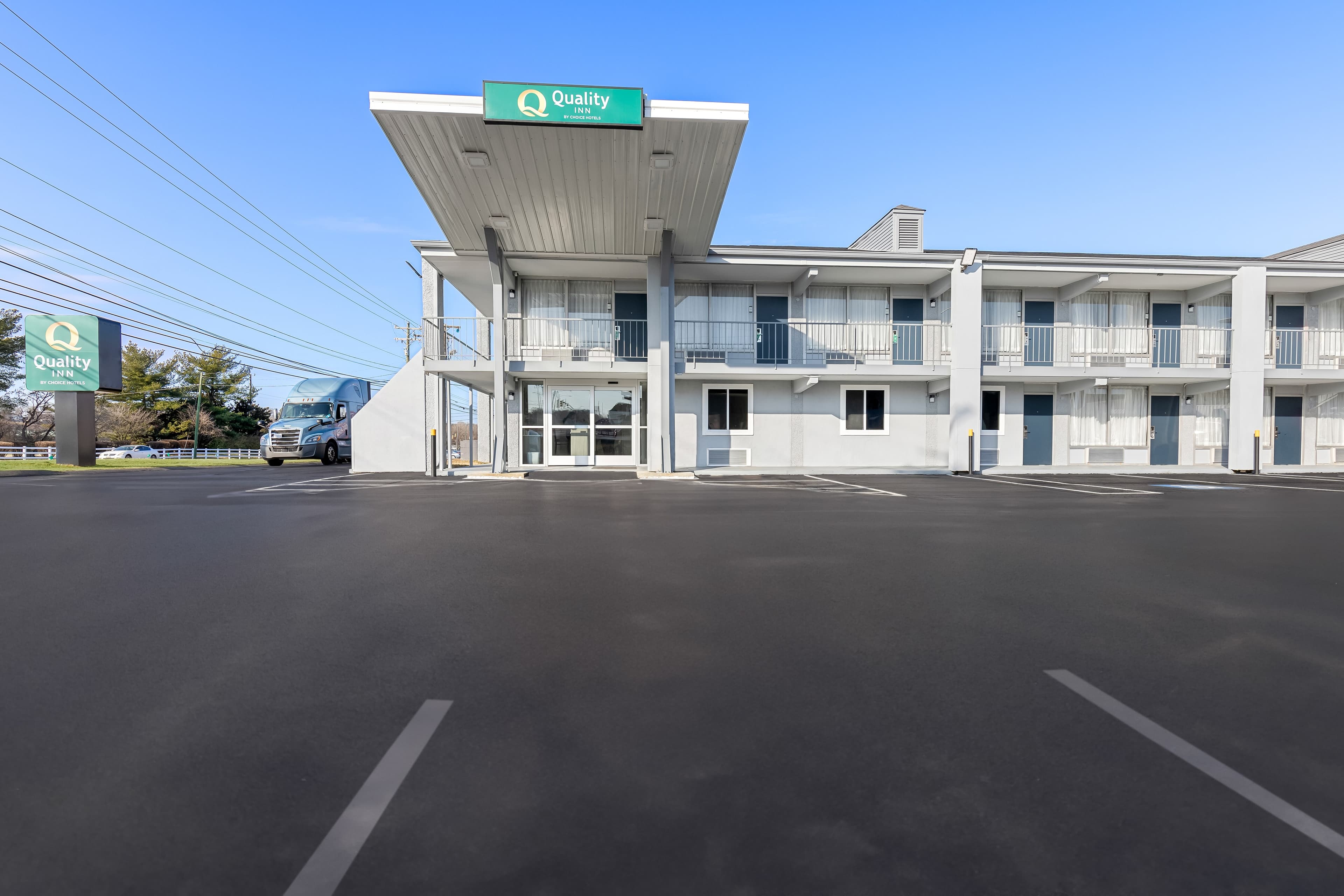 Quality Inn Nashville - Opryland Area - Image 1