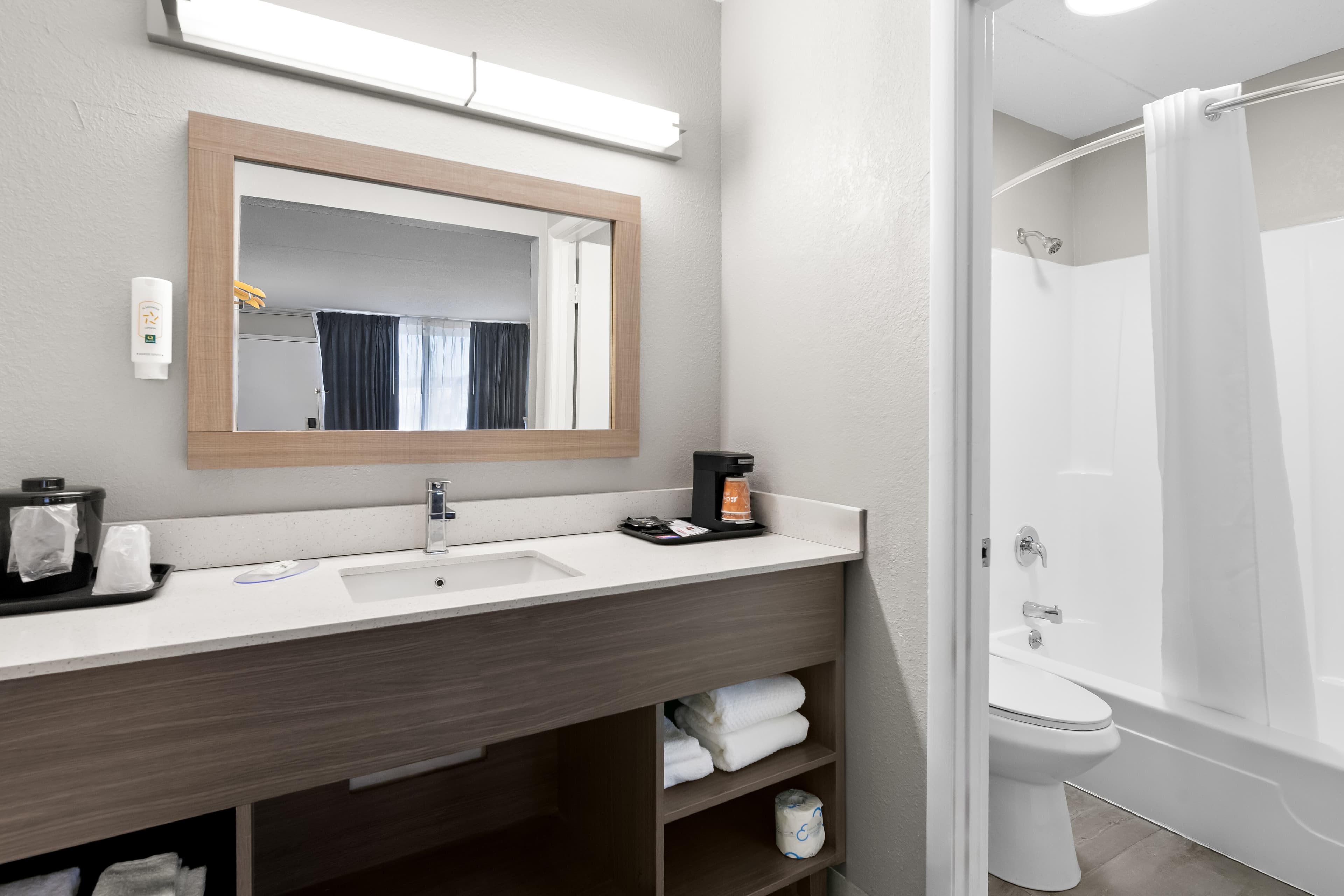 Quality Inn Nashville - Opryland Area - Image 5