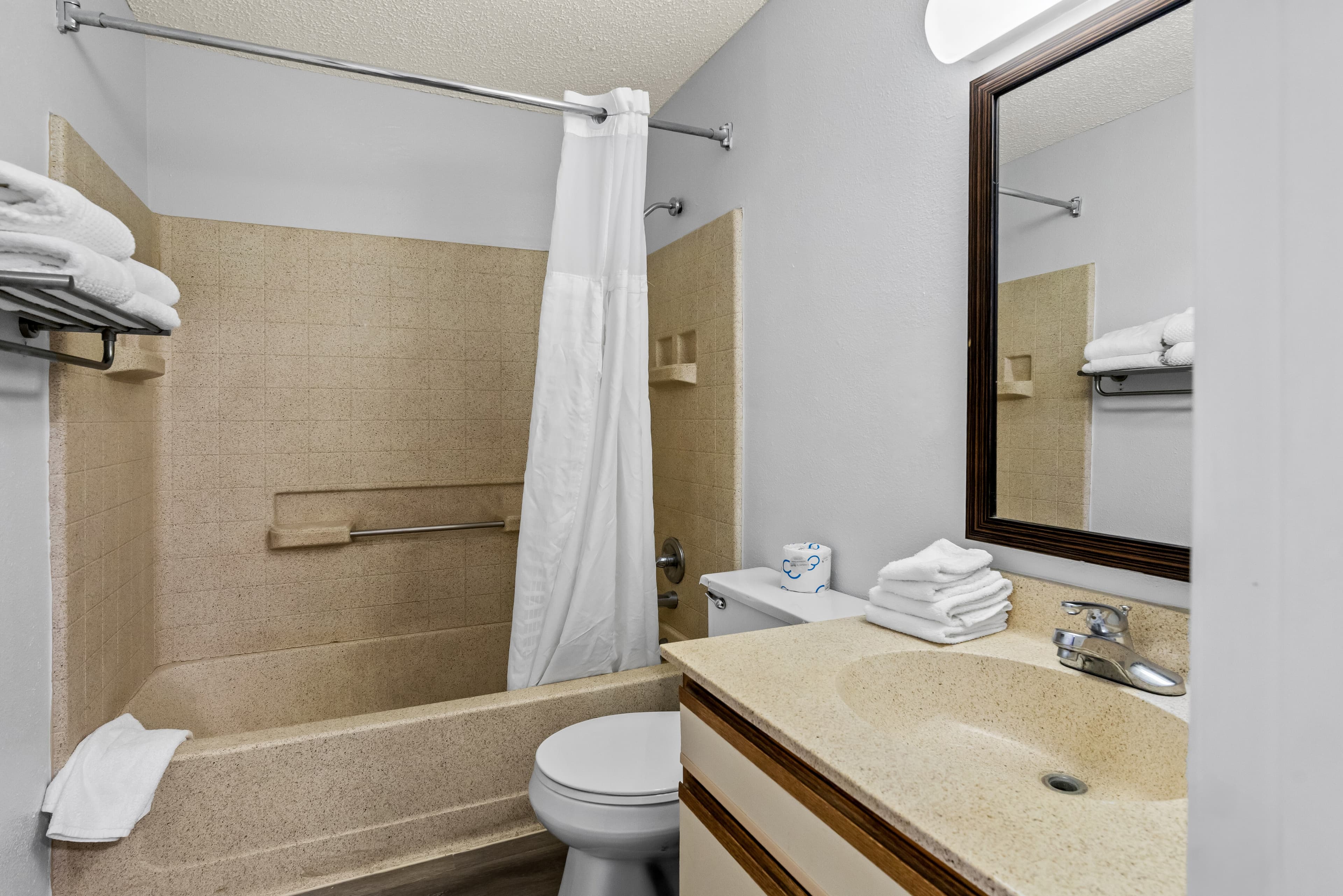 Suburban Studios Brentwood - Nashville — 17