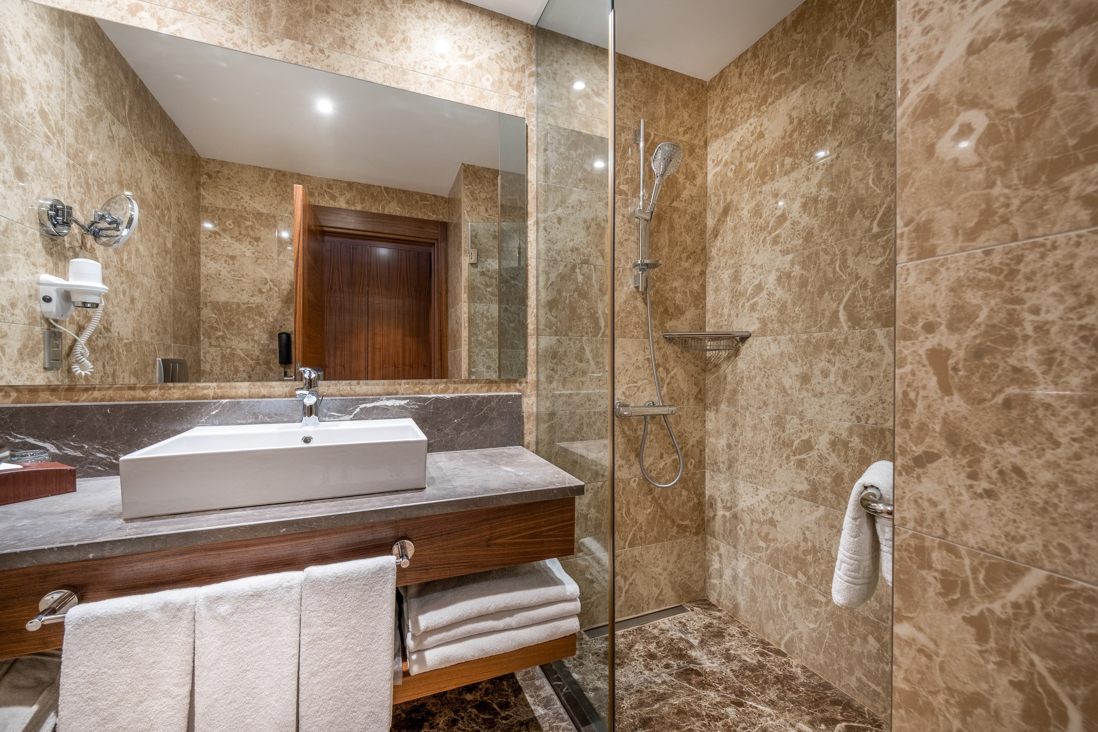 Clarion Hotel Istanbul Mahmutbey — 10