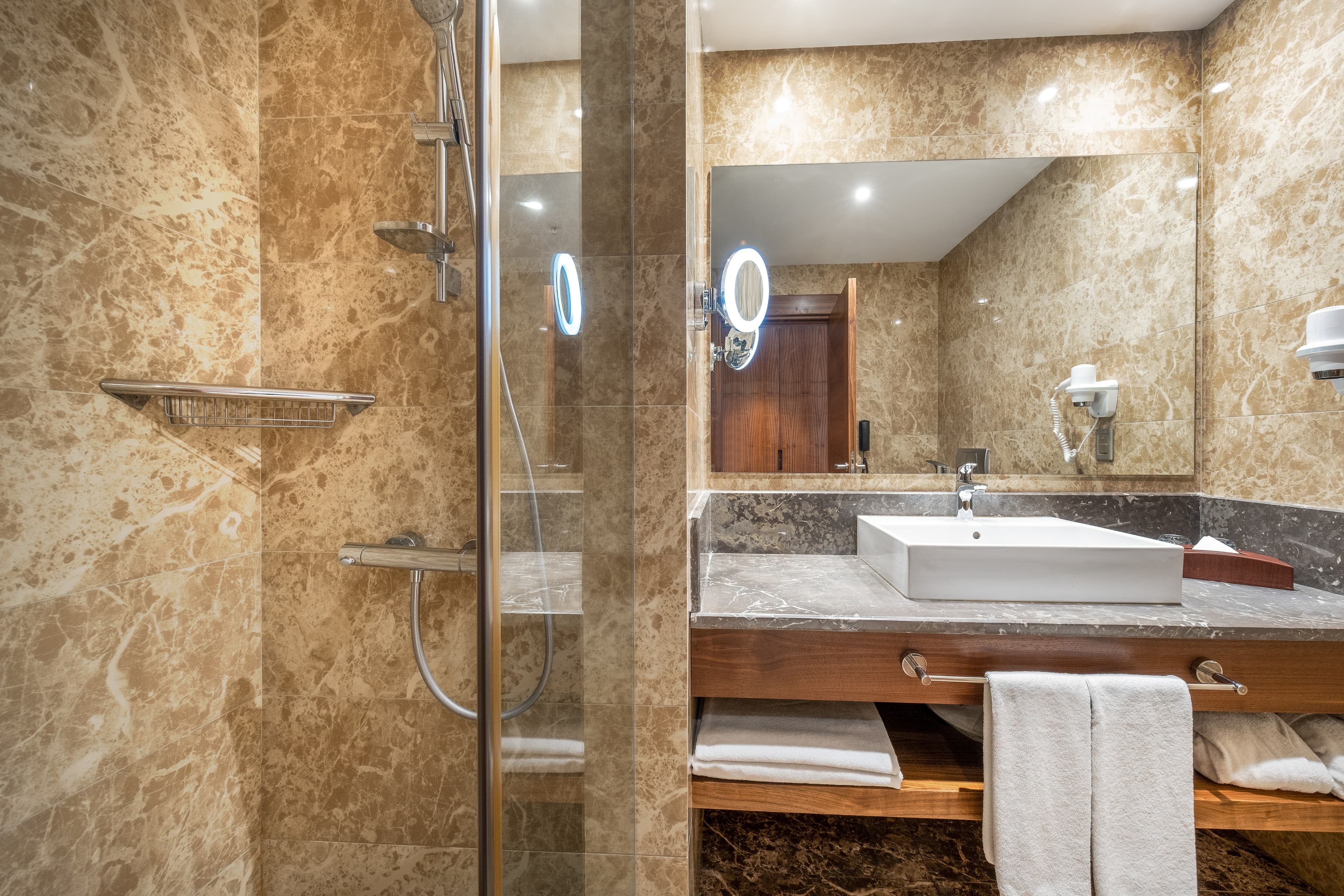 Clarion Hotel Istanbul Mahmutbey — 13