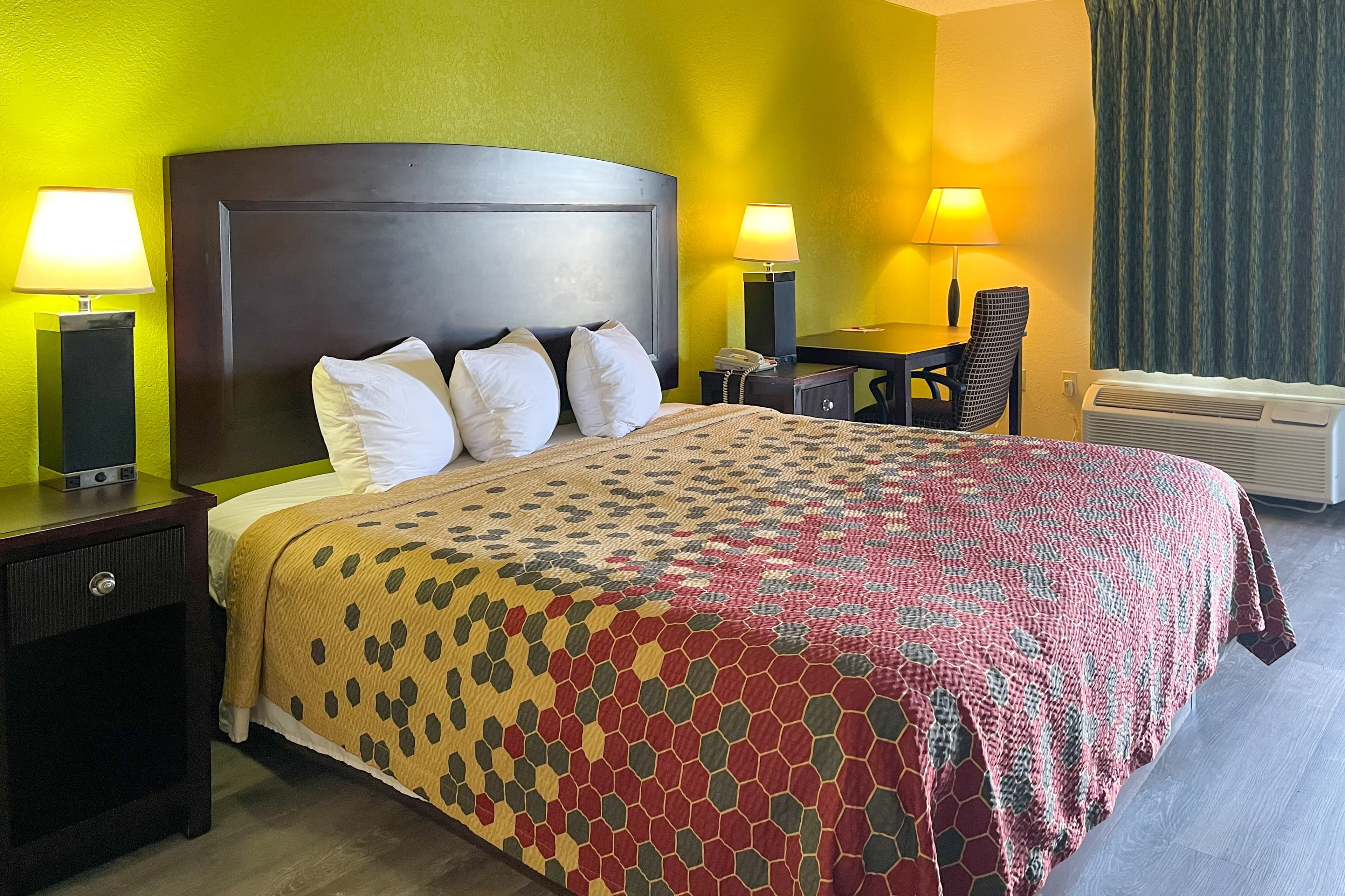Econo Lodge Inn & Suites Sweetwater I-20 - Image 2