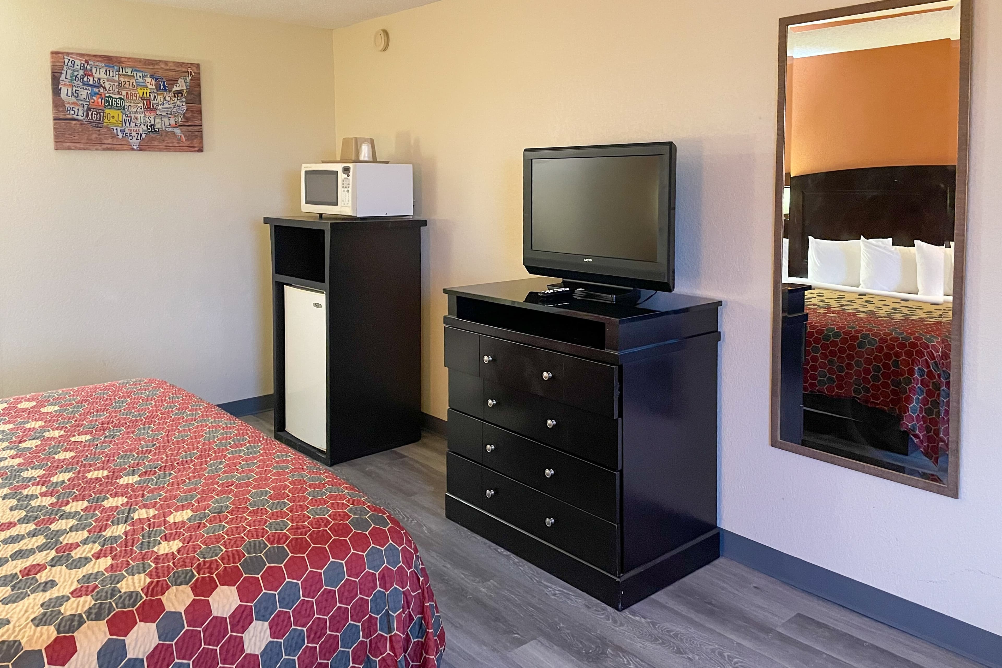 Econo Lodge Inn & Suites Sweetwater I-20 — 8