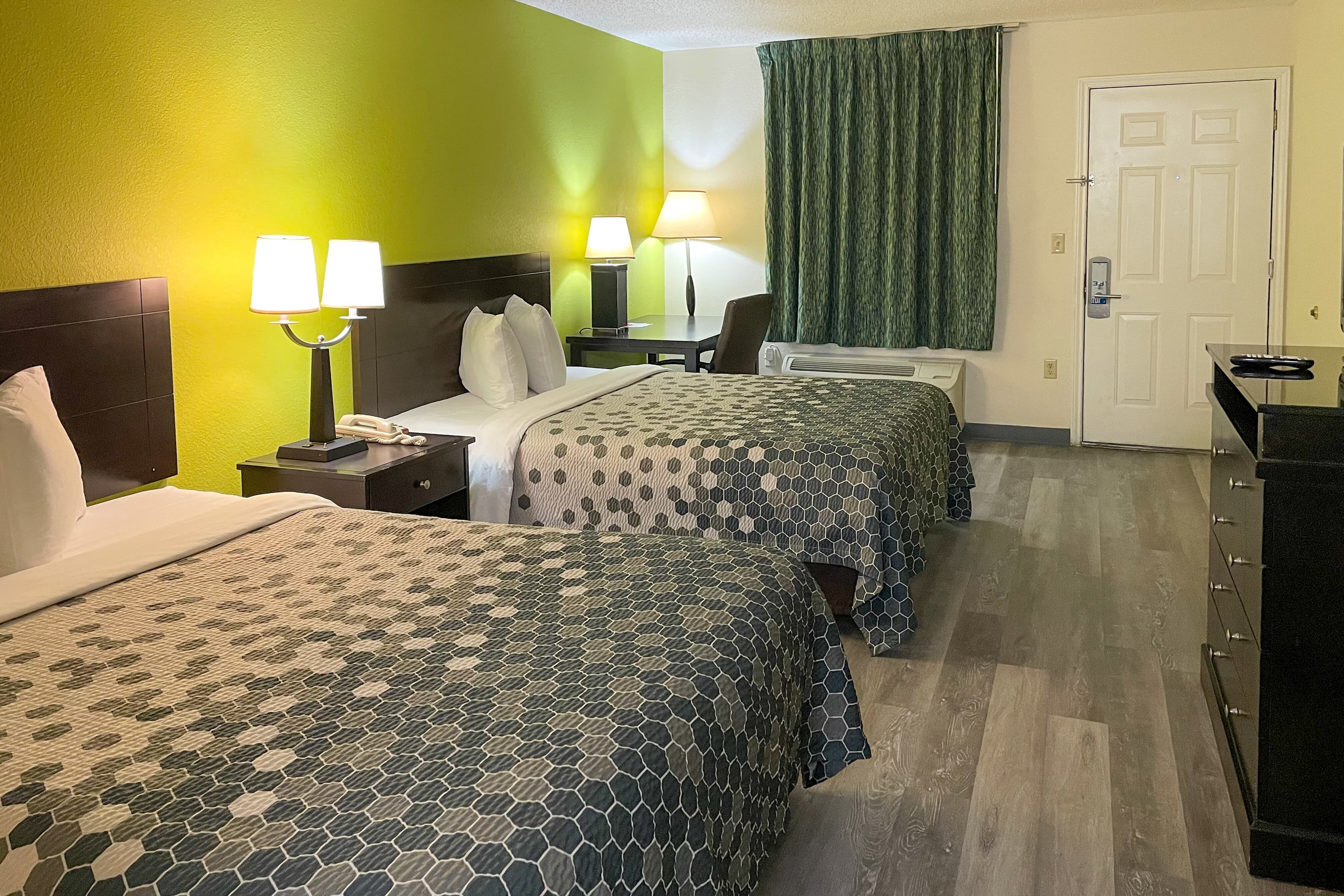 Econo Lodge Inn & Suites Sweetwater I-20 — 12