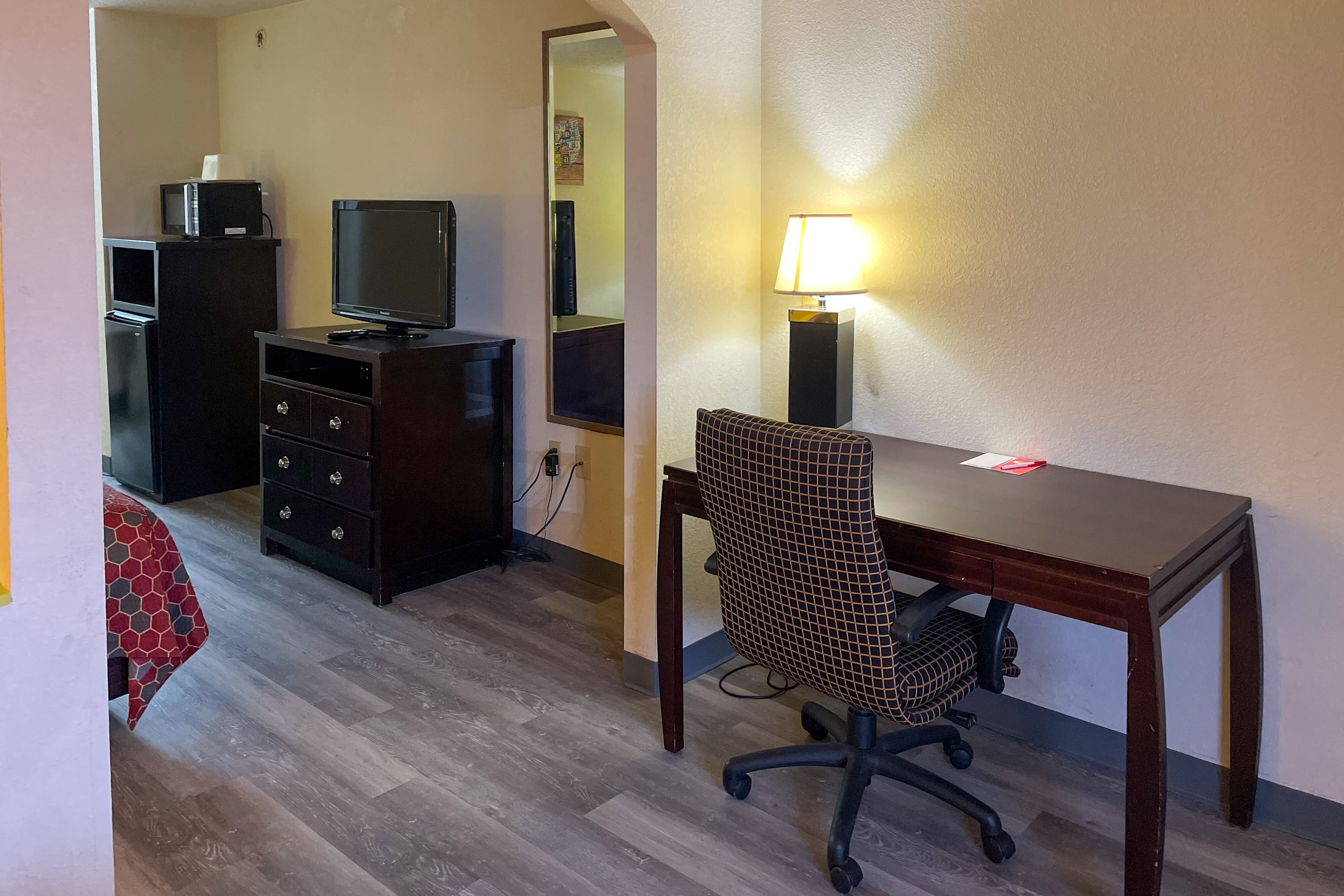 Econo Lodge Inn & Suites Sweetwater I-20 — 17