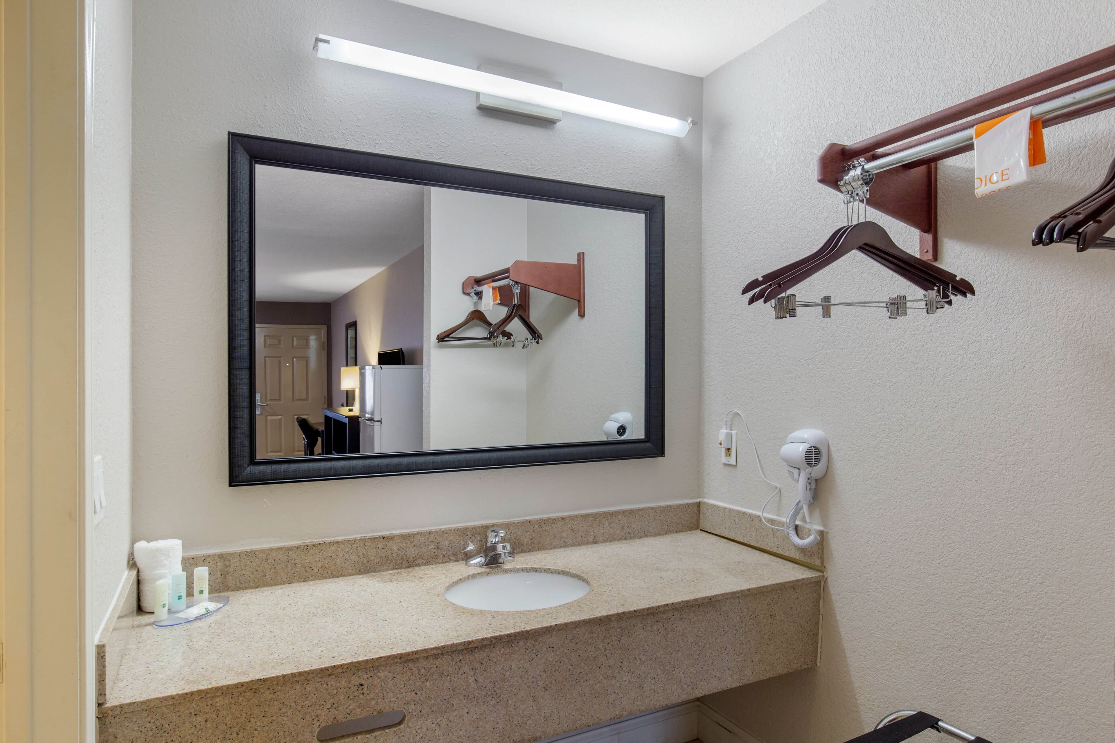 Quality Inn & Suites Port Arthur - Nederland — 6