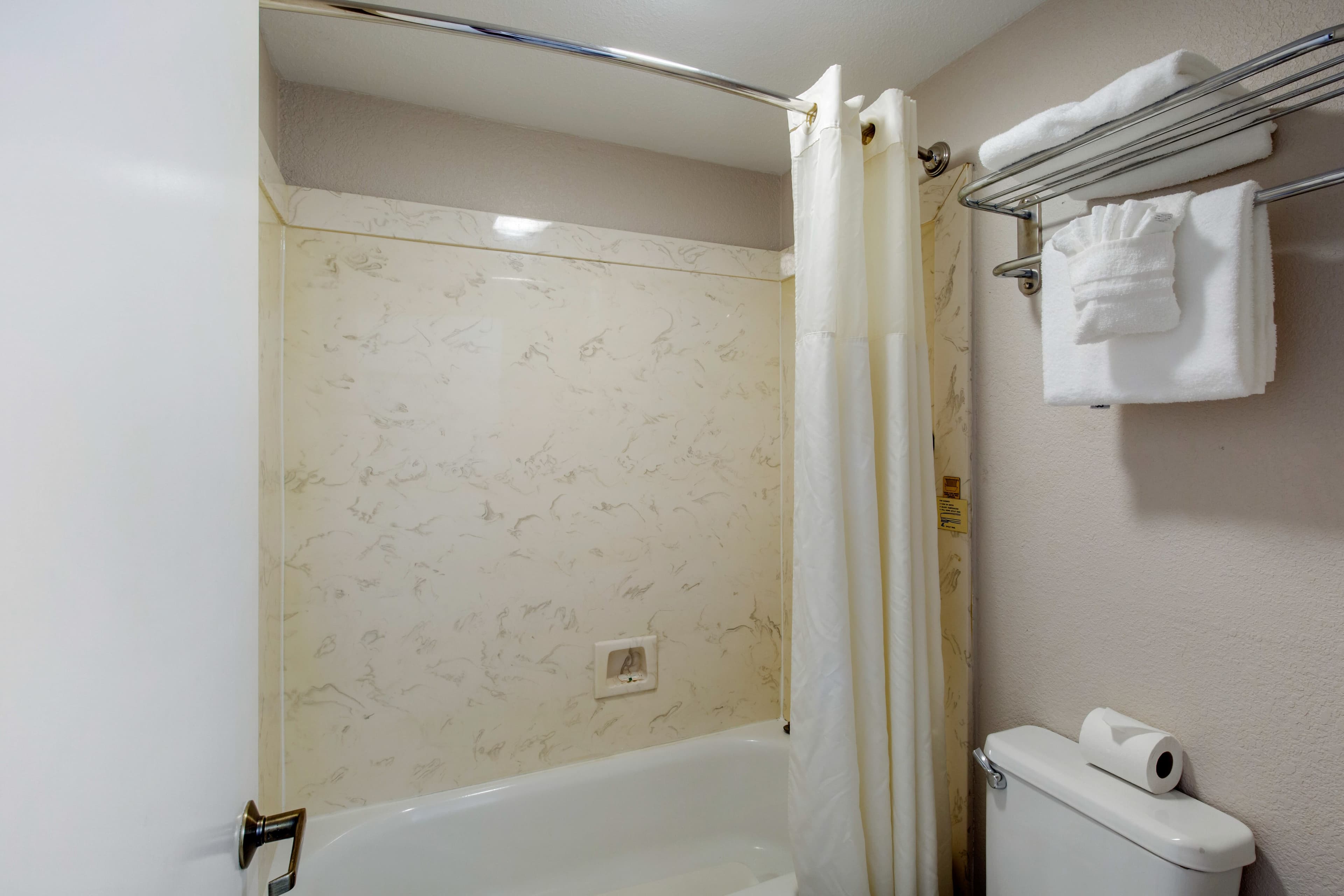 Quality Inn & Suites Port Arthur - Nederland — 7